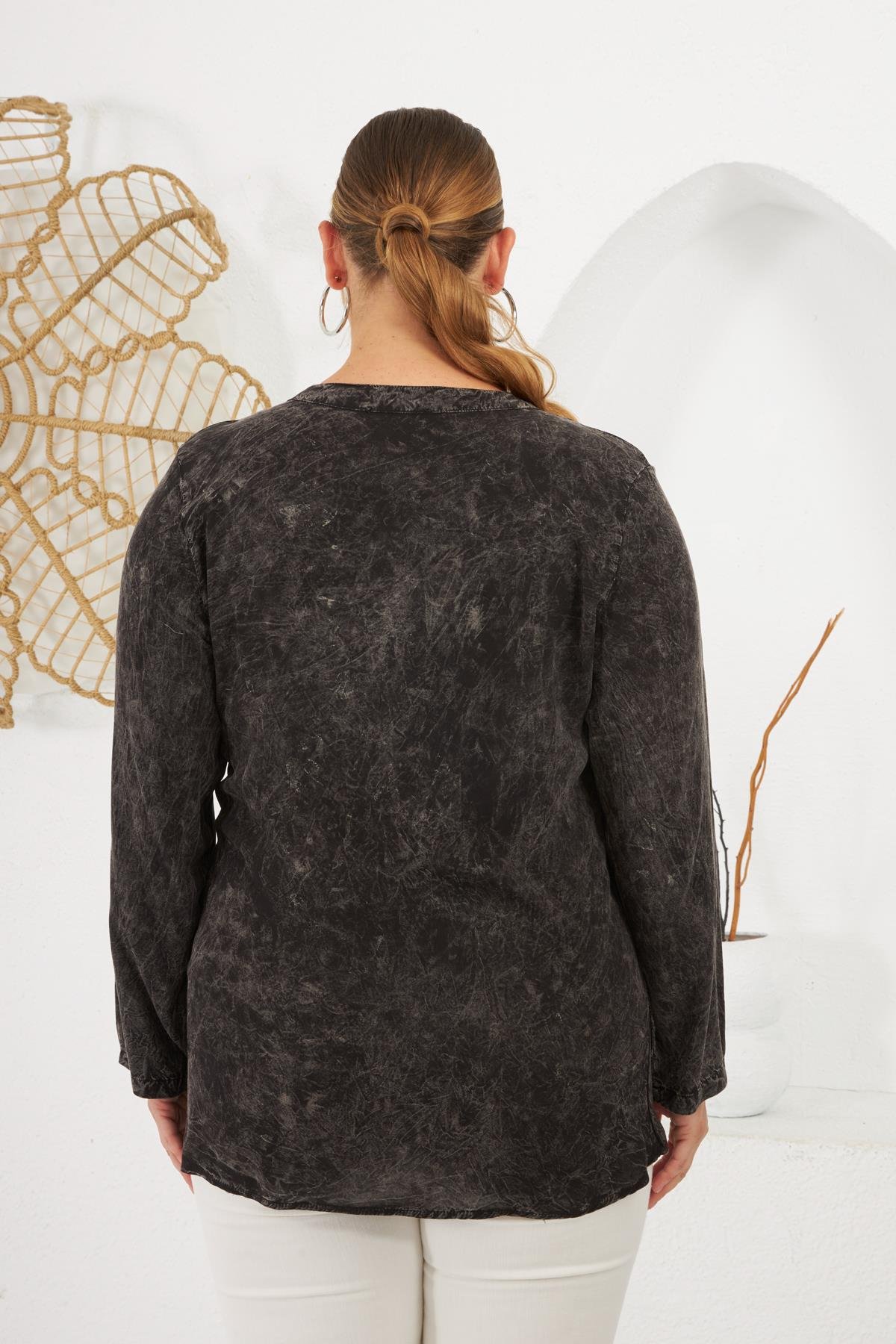 Yaka Arma Detaylı Büyük Beden Yıkamalı Bluz Siyah