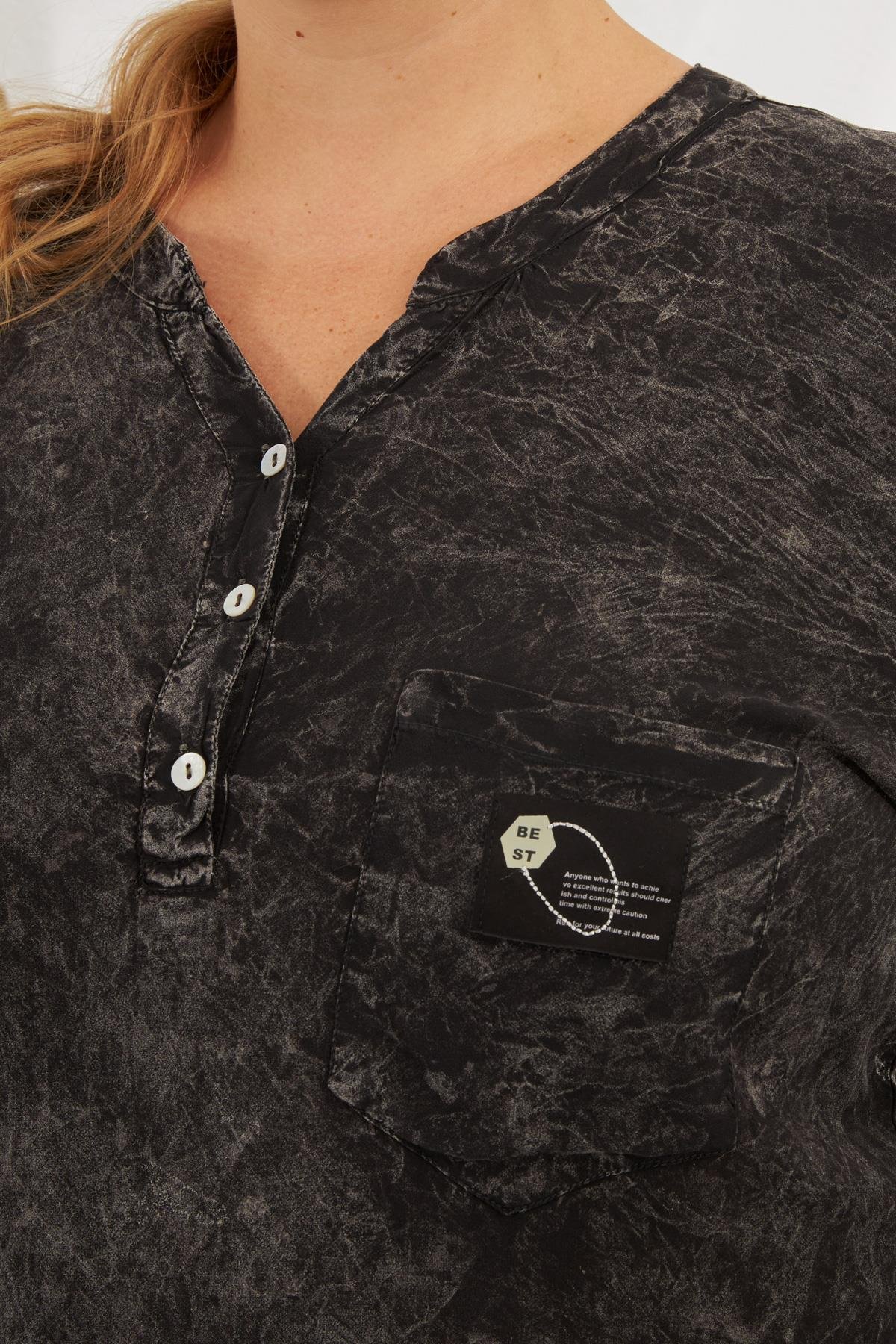 Yaka Arma Detaylı Büyük Beden Yıkamalı Bluz Siyah