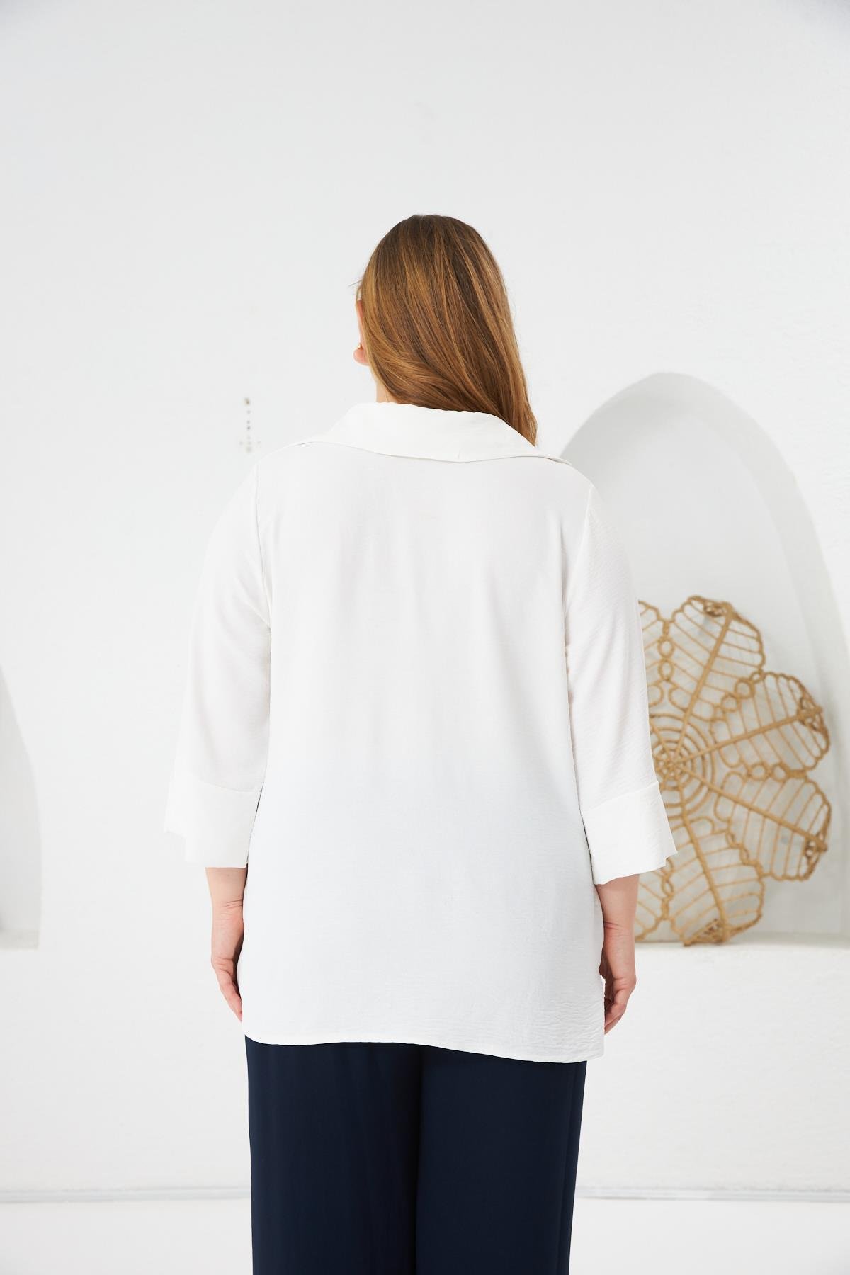 Yaka Detaylı Büyük Beden Bluz Ekru