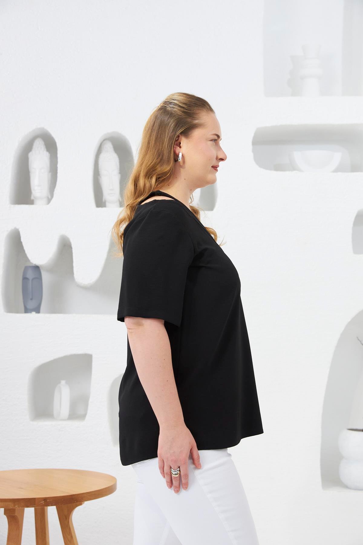 Yaka Detaylı Büyük Beden Bluz Siyah