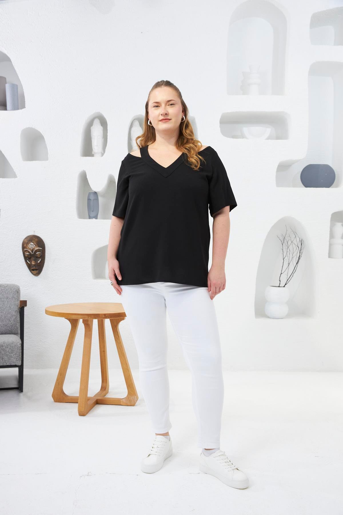 Yaka Detaylı Büyük Beden Bluz Siyah