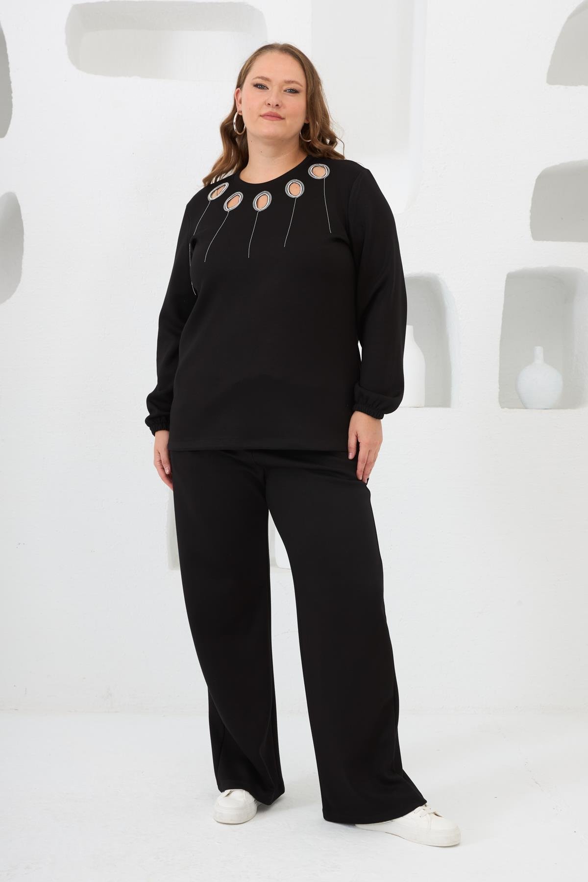 Yaka Detaylı Kol ve Eteği Büzgülü Büyük Beden Sweat Siyah