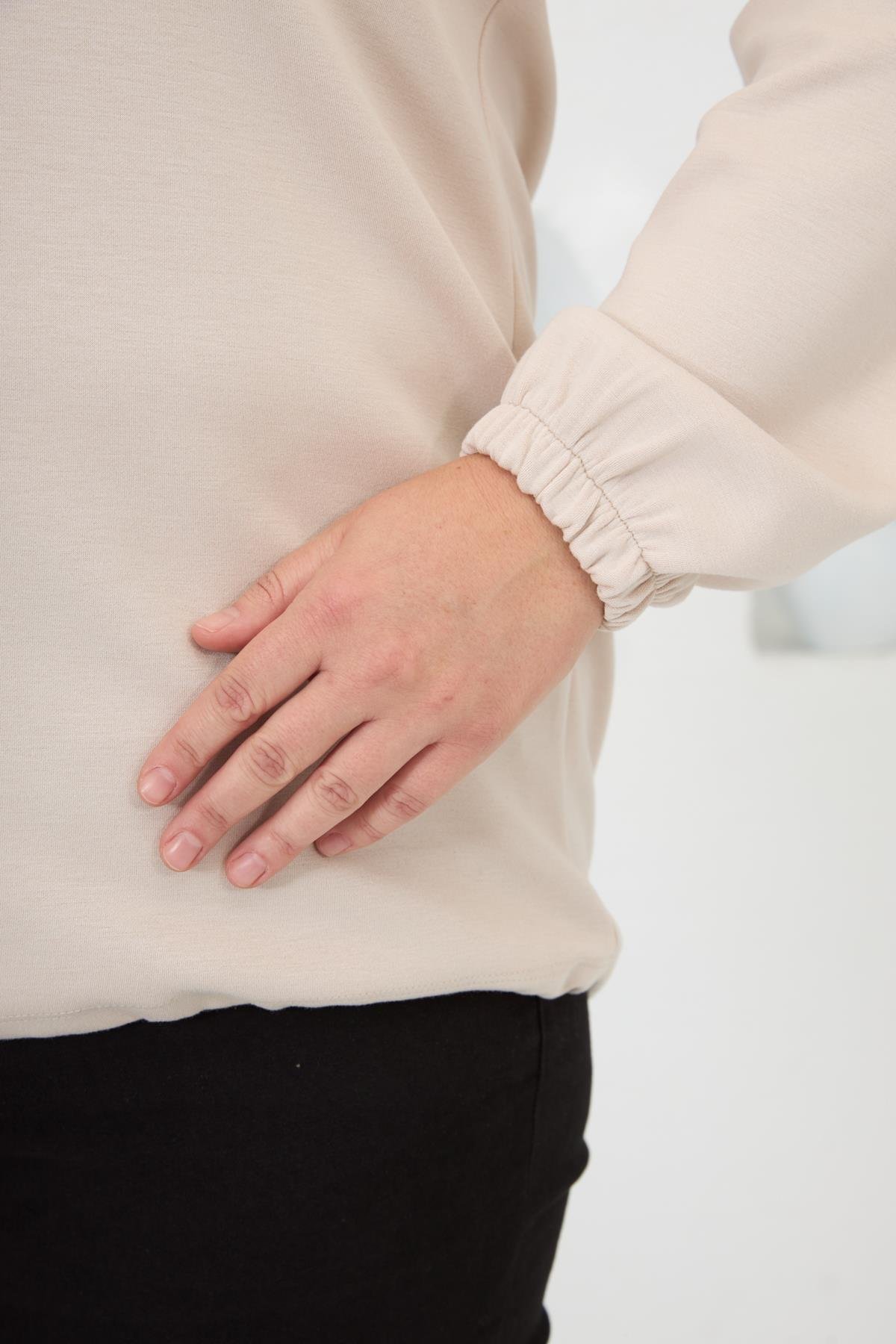 Yaka Detaylı Kol ve Eteği Büzgülü Büyük Beden Sweat Krem