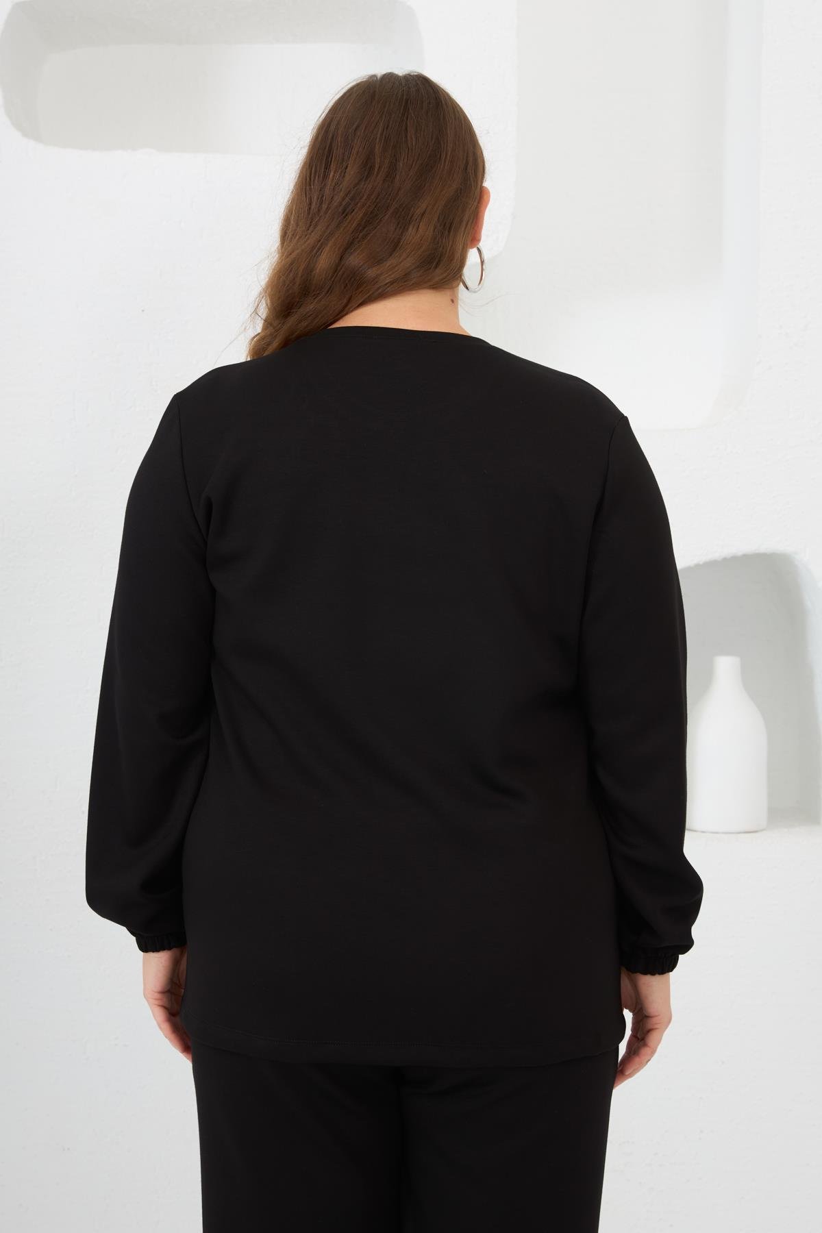 Yaka Detaylı Kol ve Eteği Büzgülü Büyük Beden Sweat Siyah