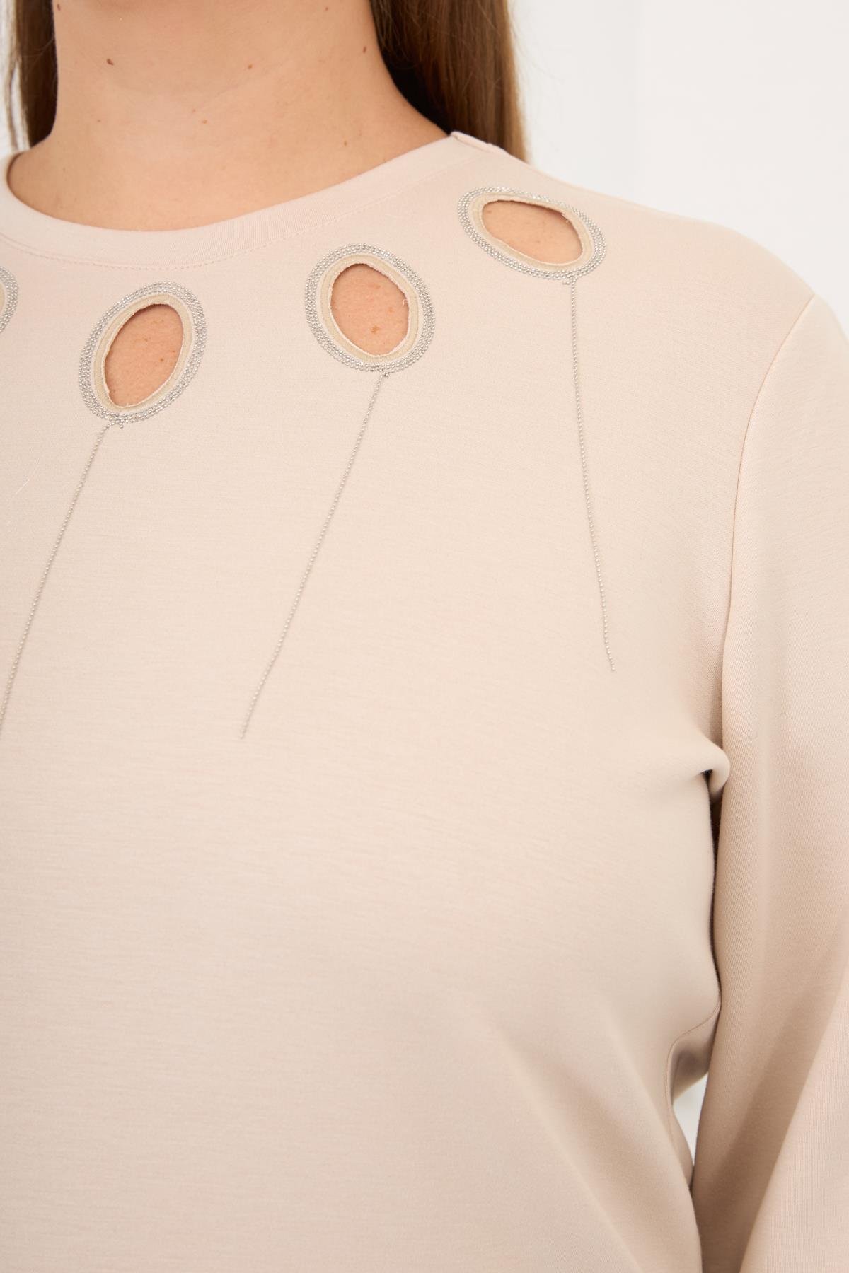 Yaka Detaylı Kol ve Eteği Büzgülü Büyük Beden Sweat Krem