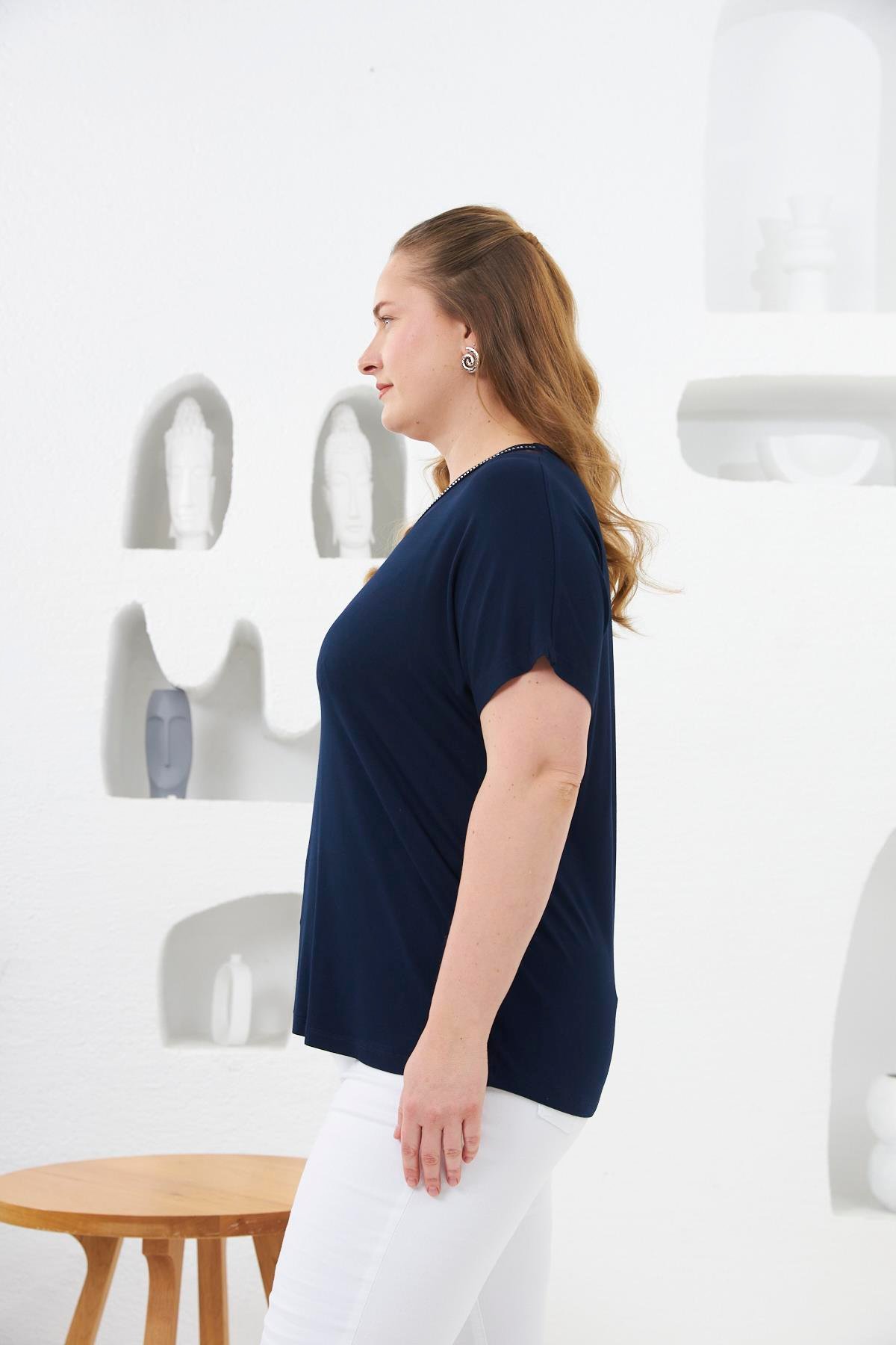 Yaka Tül Ve Taş Detaylı Büyük Beden Tişört Lacivert