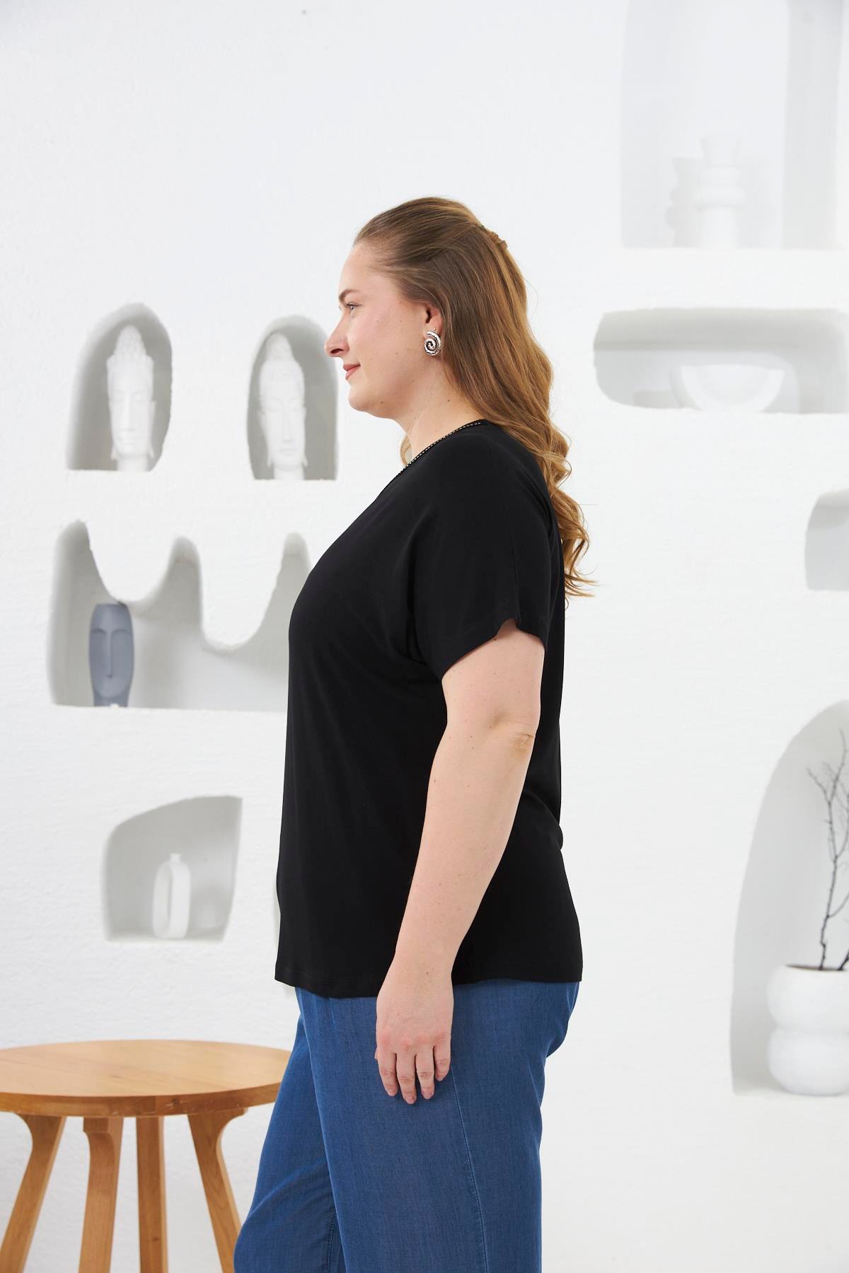 Yaka Tül Ve Taş Detaylı Büyük Beden Tişört Siyah