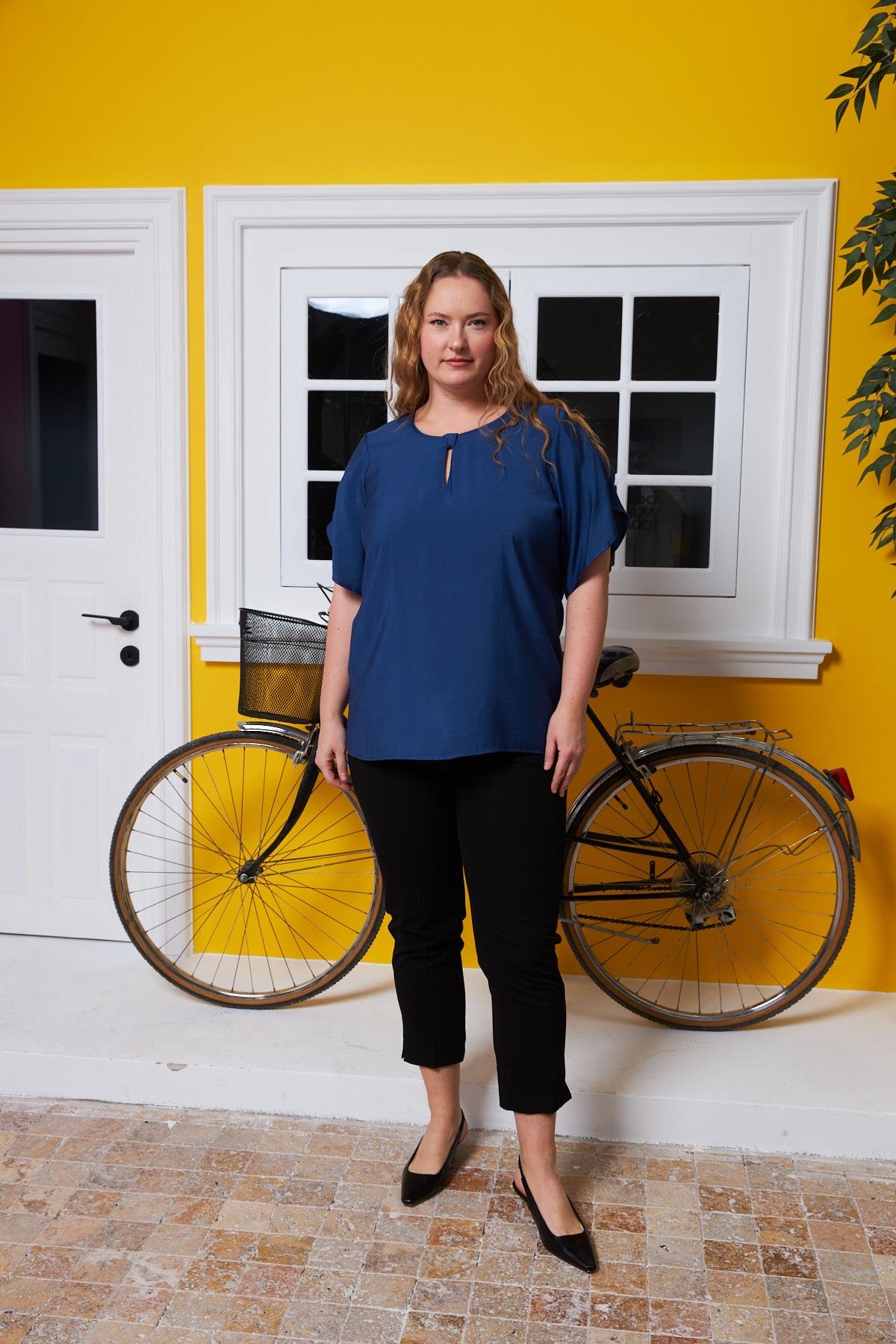 Yaka ve Kol Detaylı Büyük Beden Bluz Lacivert