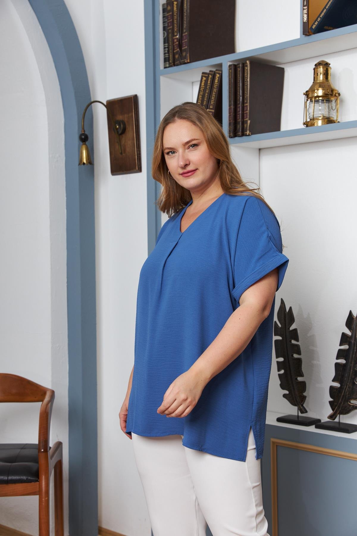 Yaka ve Kol Detaylı Yırtmaçlı Büyük Beden Bluz İndigo