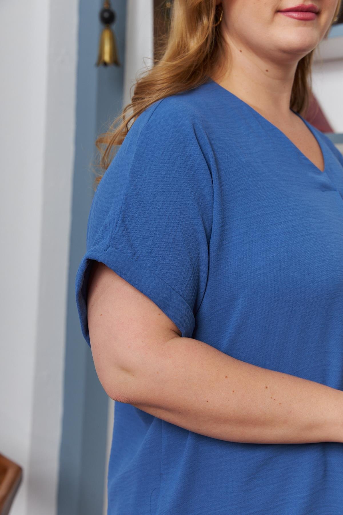 Yaka ve Kol Detaylı Yırtmaçlı Büyük Beden Bluz İndigo