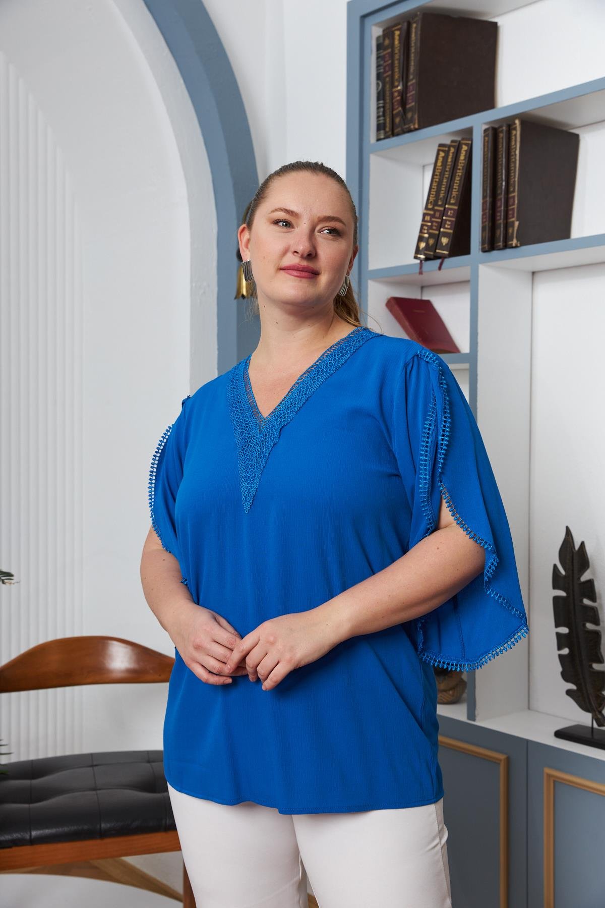 Yaka Ve Kolları Güpürlü Büyük Beden Bluz Saks