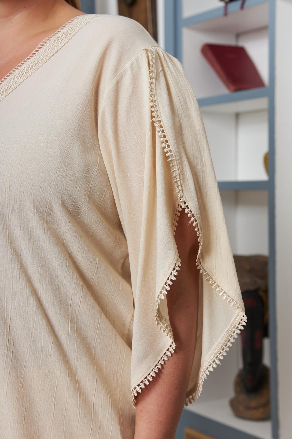 Yaka Ve Kolları Güpürlü Büyük Beden Bluz Ekru