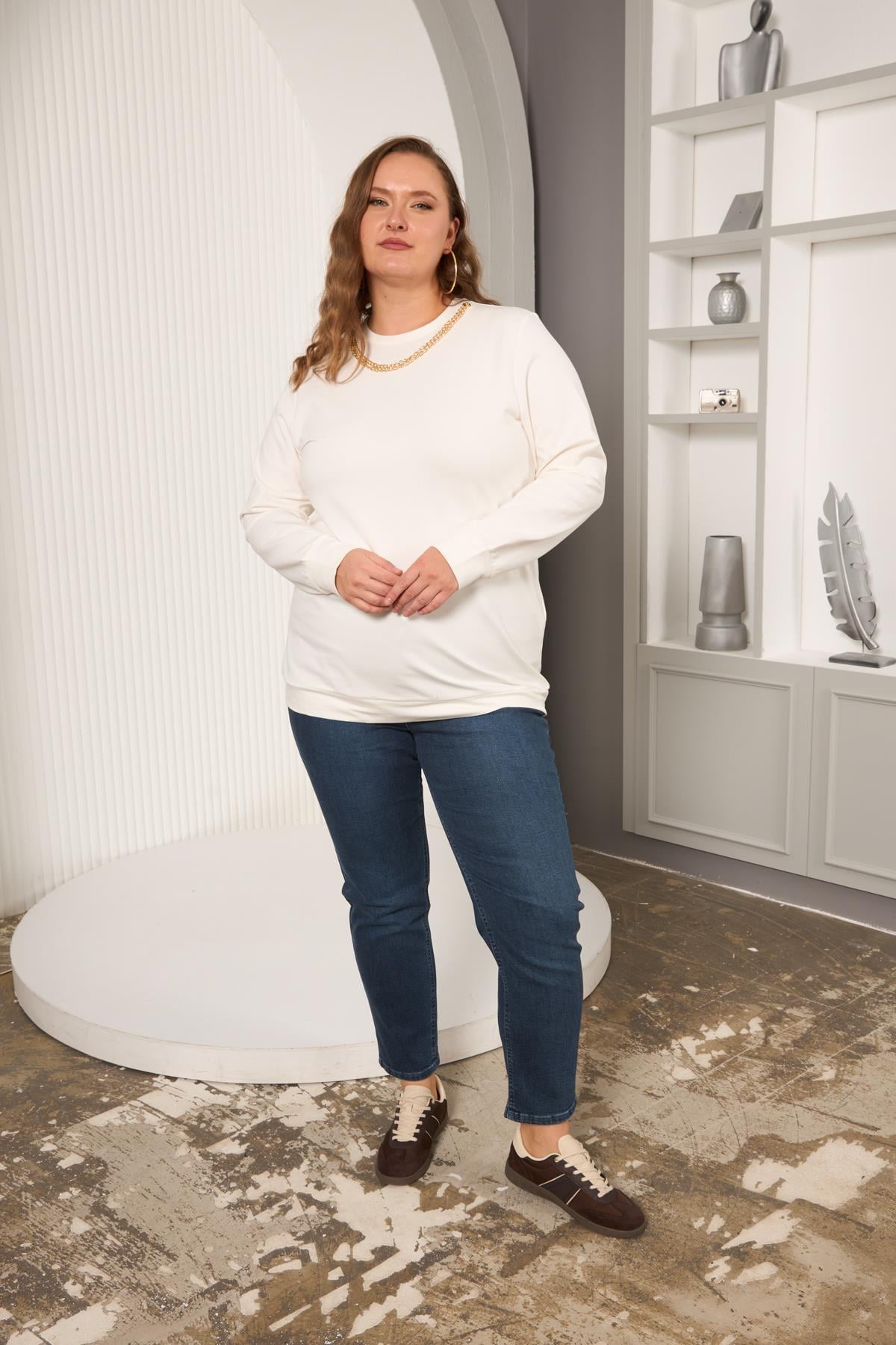 Yaka Zincir Detaylı Büyük Beden Sweatshirt Ekru