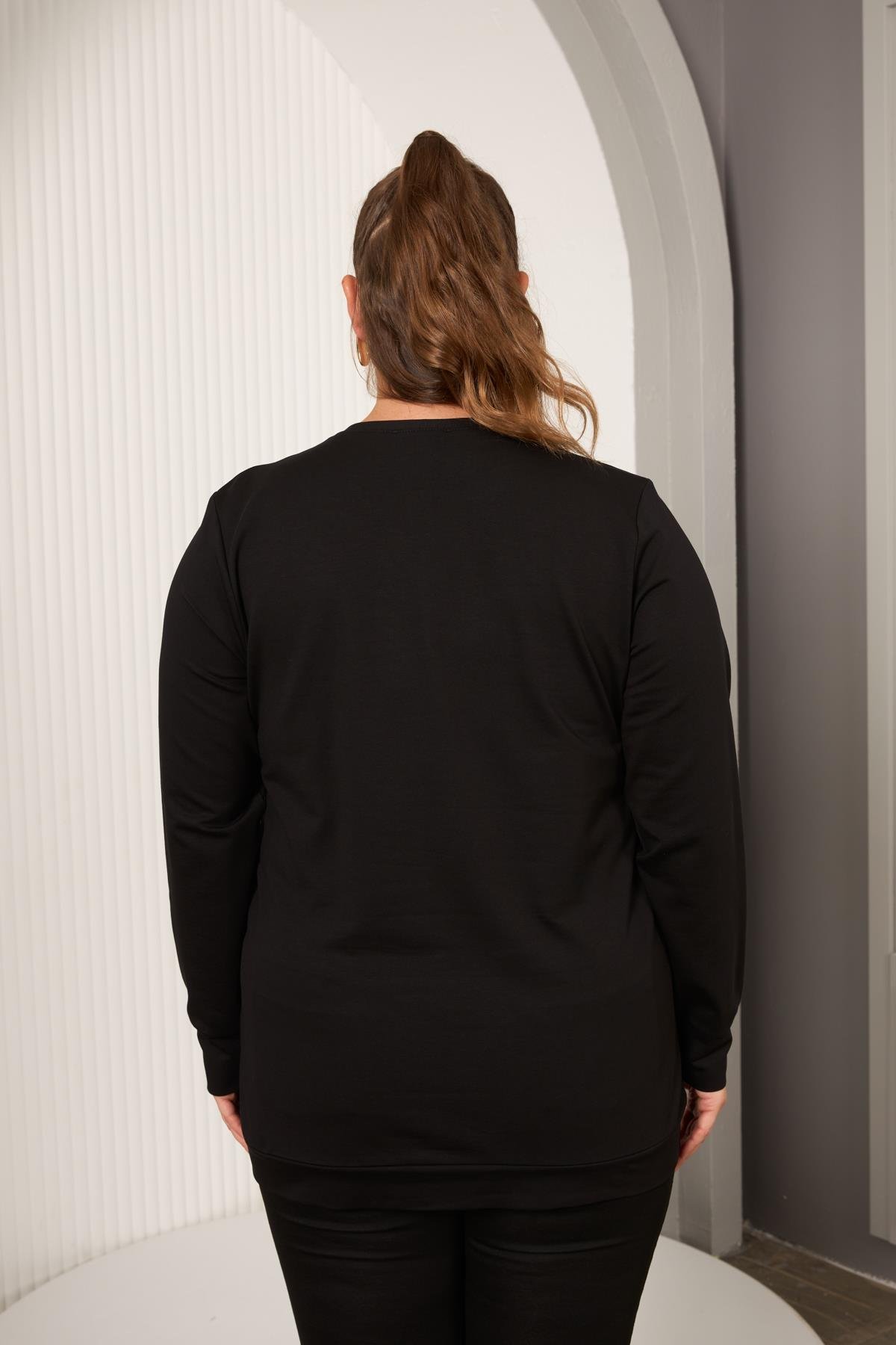 Yaka Zincir Detaylı Büyük Beden Sweatshirt Siyah