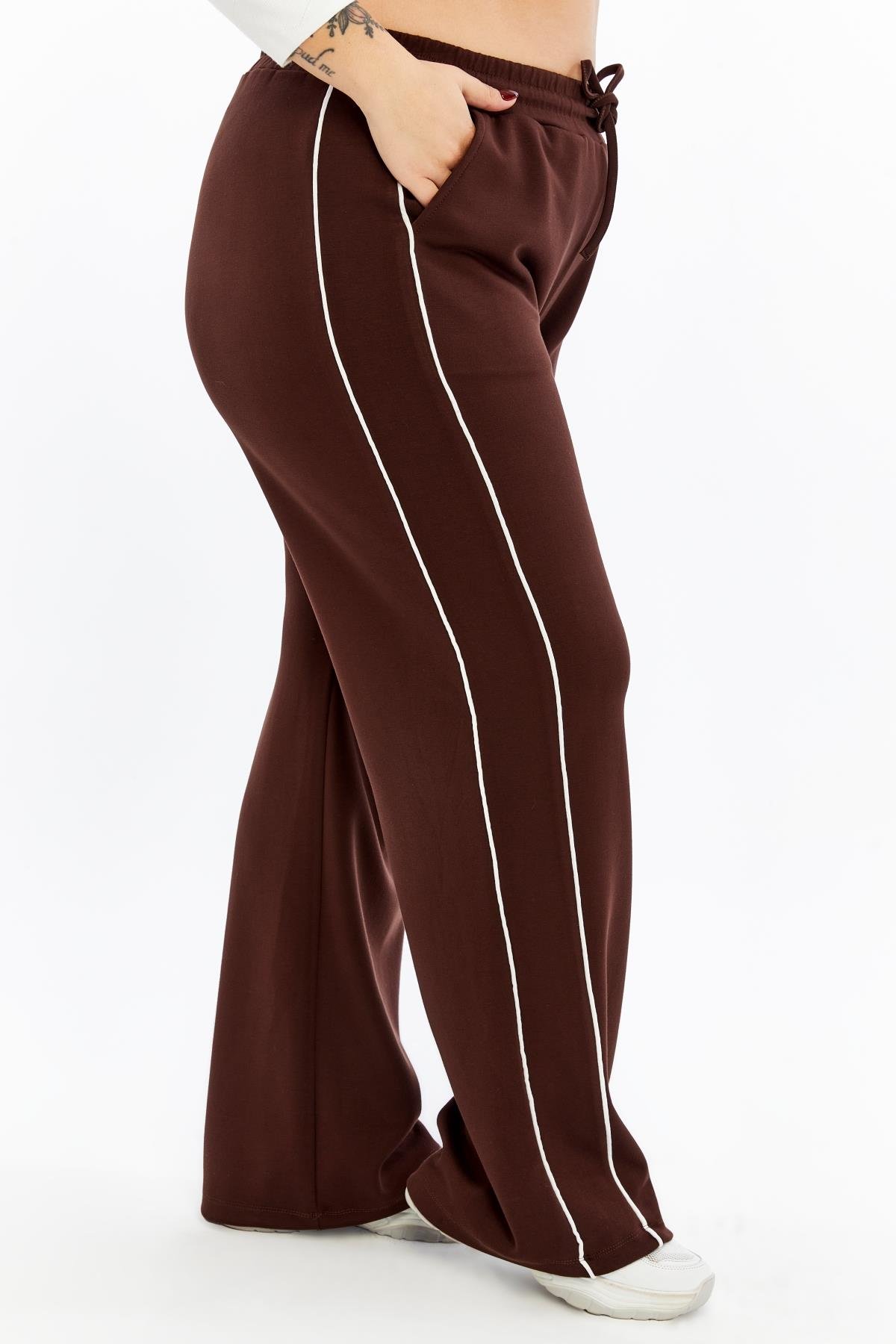 Yanları Çift Şeritli Beli Lastikli Büyük Beden Eşofman Altı Kahve