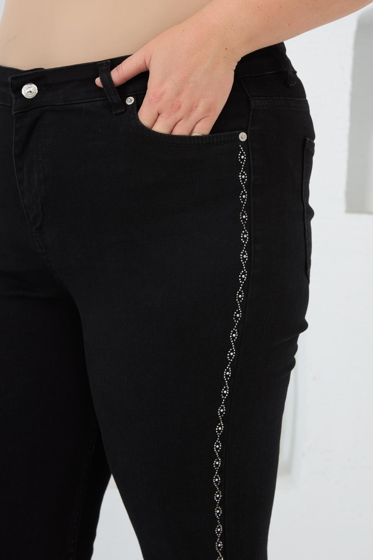 Yanları Taş Baskılı Büyük Beden Kot Pantolon Siyah