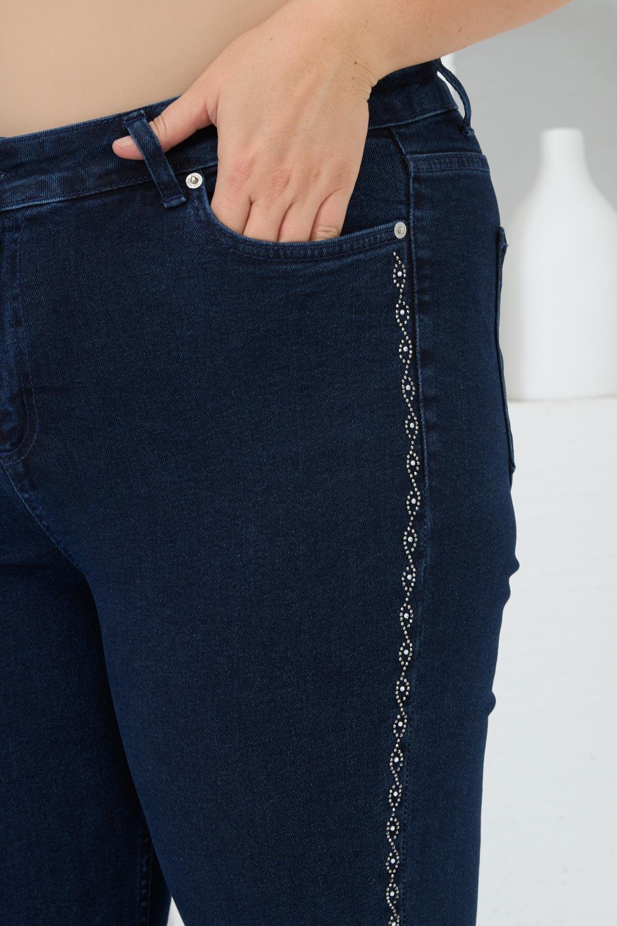 Yanları Taş Baskılı Büyük Beden Kot Pantolon Lacivert