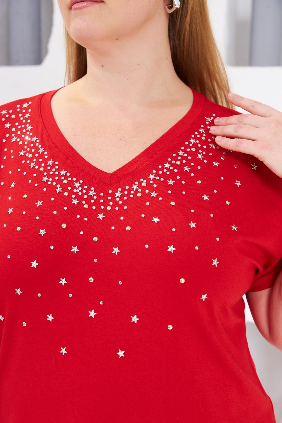 Yıldız Taş Baskılı Büyük Beden Tişört Kırmızı