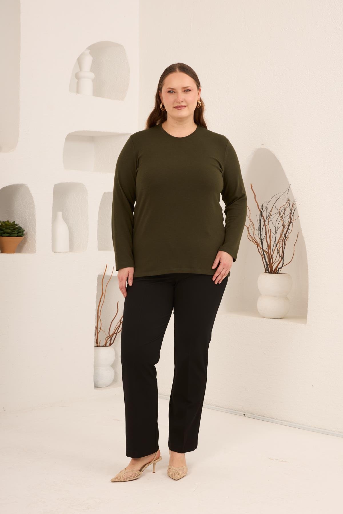 Yırtmaç Detaylı Bisiklet Yaka Kadın Büyük Beden Basic Triko Haki - RMG