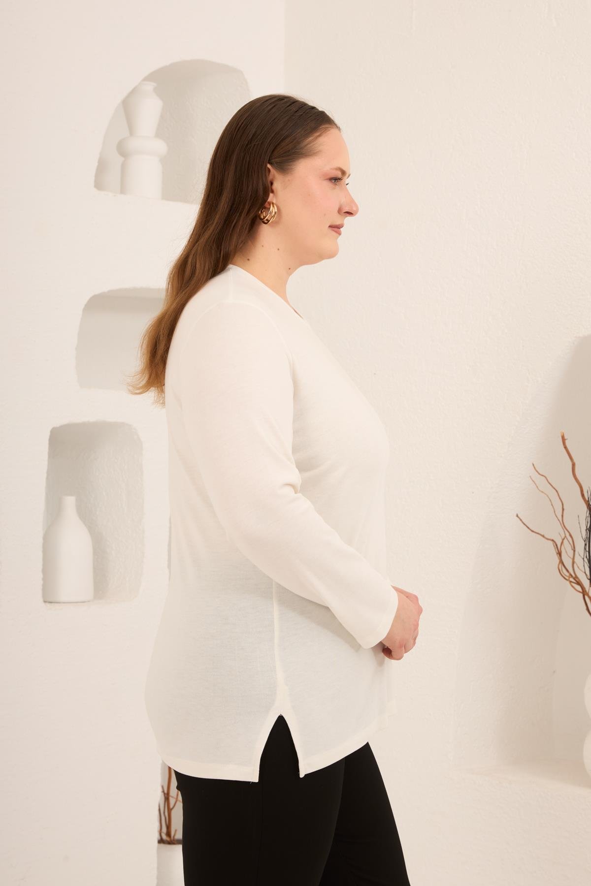 Yırtmaç Detaylı Bisiklet Yaka Kadın Büyük Beden Basic Triko Ekru - RMG