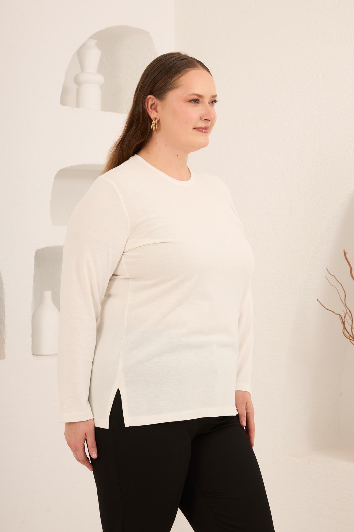 Yırtmaç Detaylı Bisiklet Yaka Kadın Büyük Beden Basic Triko Ekru - RMG