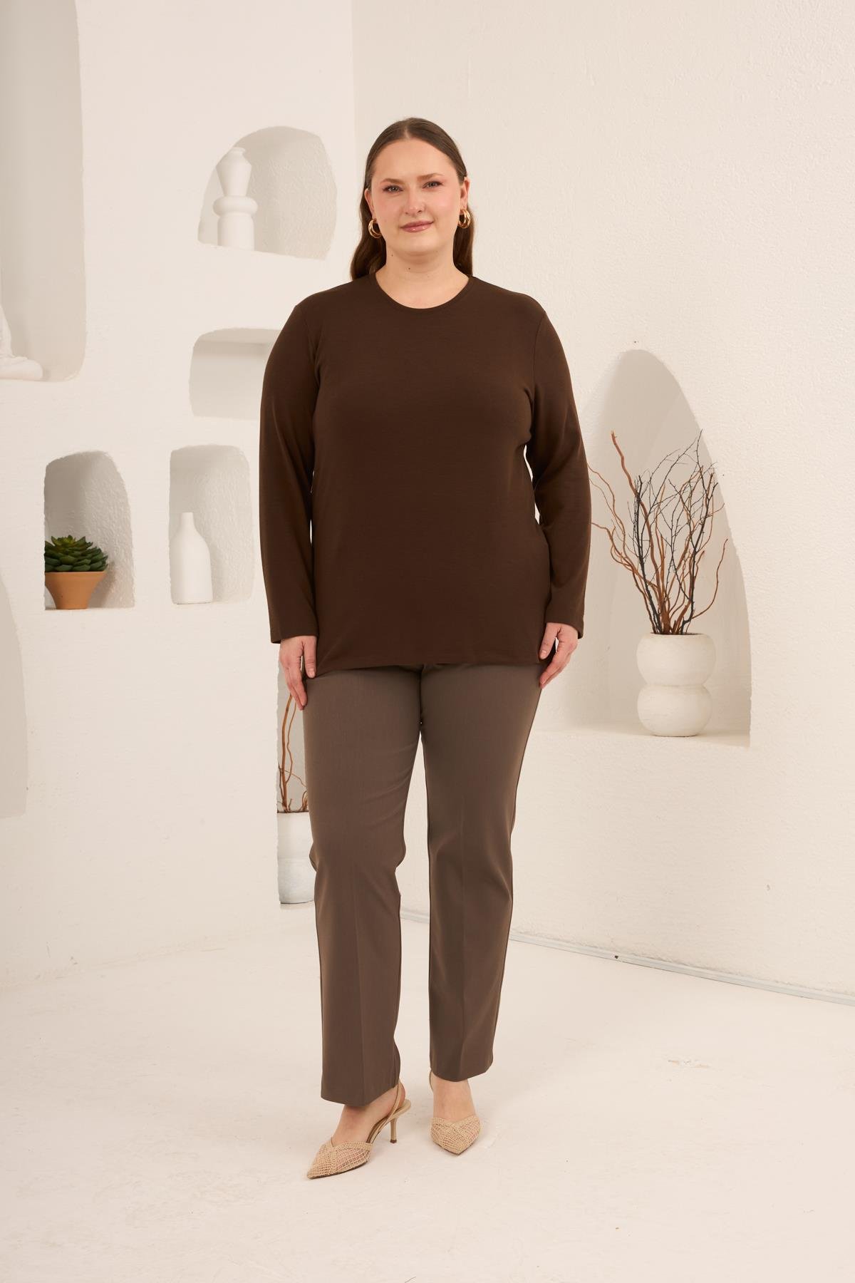 Yırtmaç Detaylı Bisiklet Yaka Kadın Büyük Beden Basic Triko Kahve - RMG