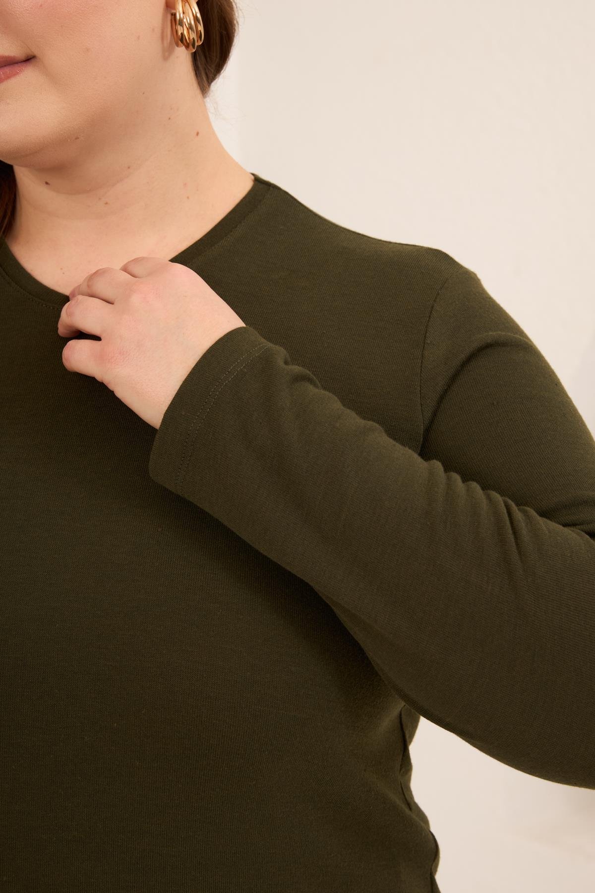 Yırtmaç Detaylı Bisiklet Yaka Kadın Büyük Beden Basic Triko Haki - RMG