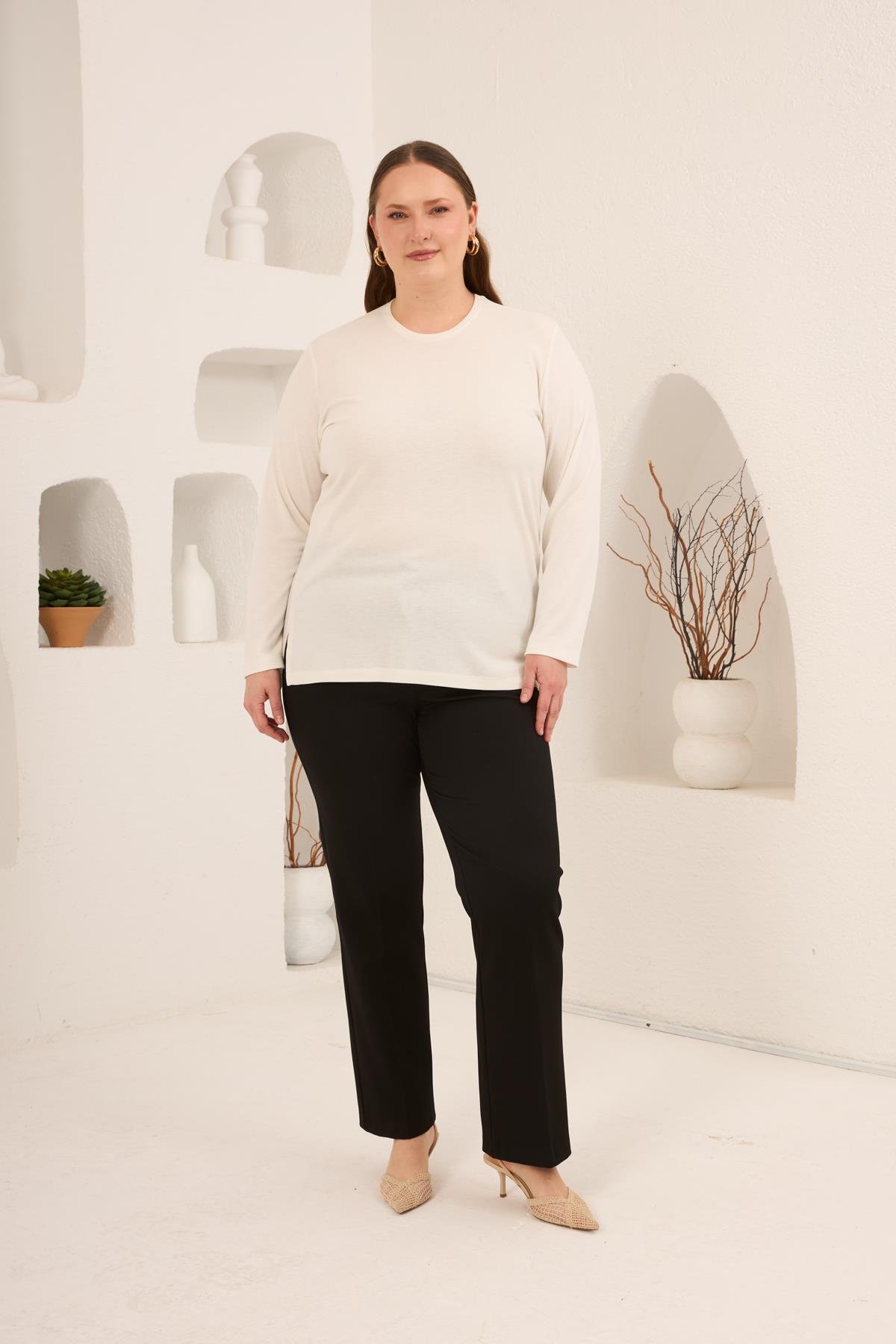 Yırtmaç Detaylı Bisiklet Yaka Kadın Büyük Beden Basic Triko Ekru - RMG