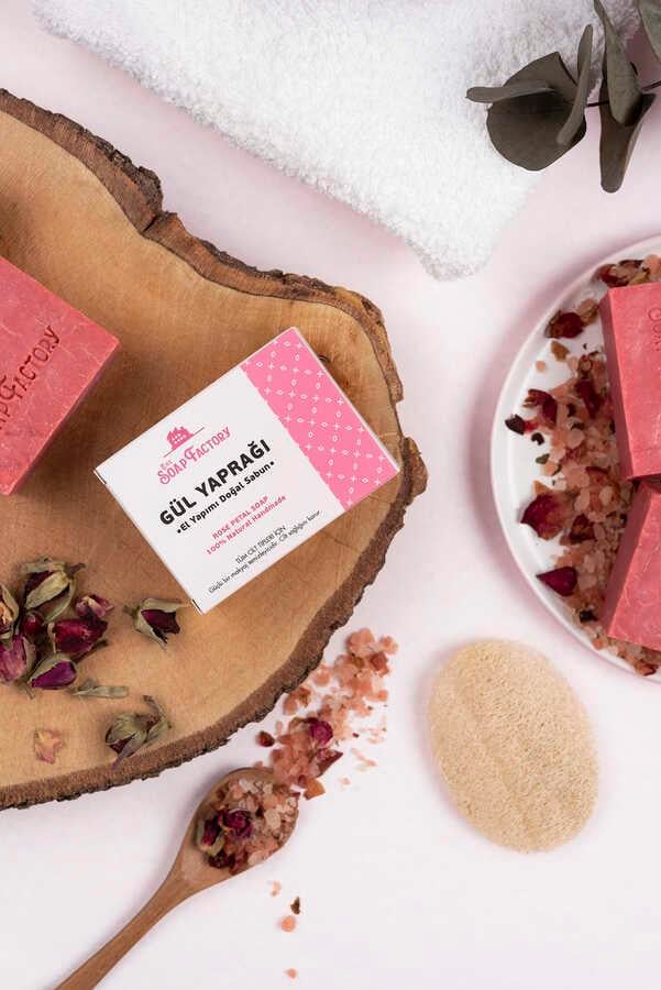 The Soap Factory Klasik Seri El Yapımı Gül Yaprağı Sabunu 110 g x 3 Adet (Toplam 330 g)