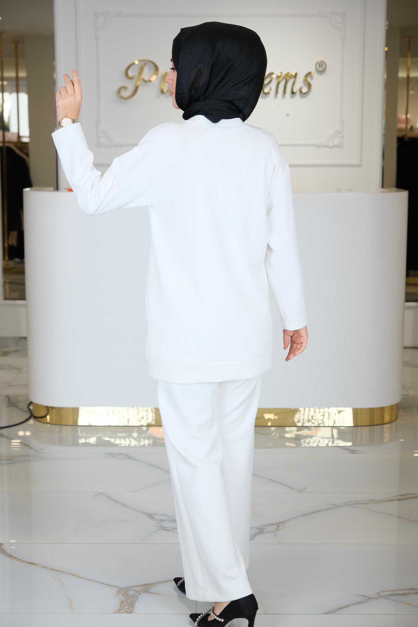 TAKIM EKRU