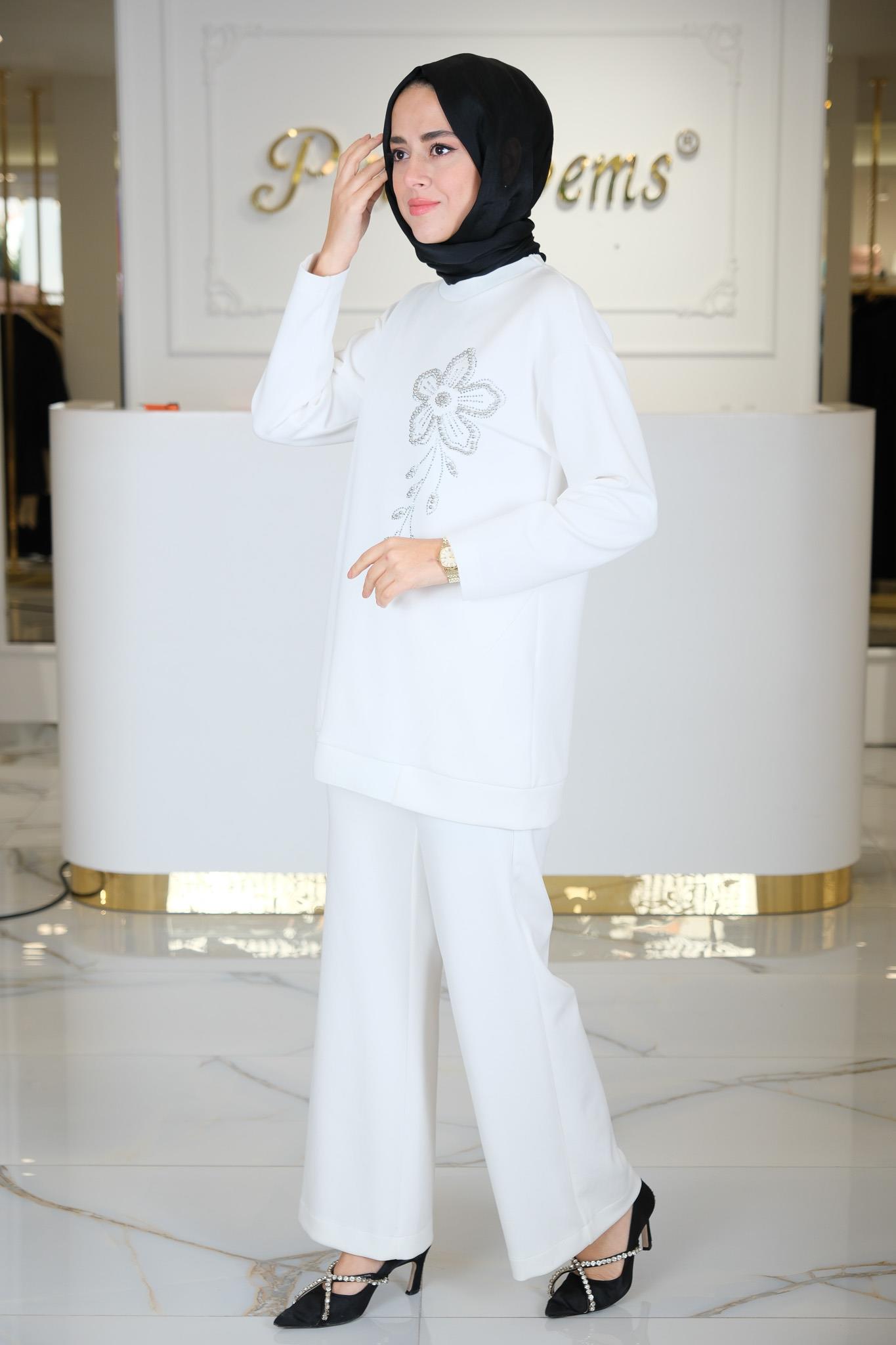 TAKIM EKRU