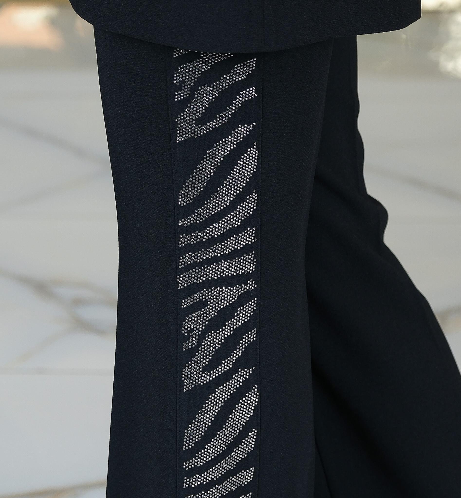 TAŞ ŞERİTLİ BOL PAÇA PANTOLON SİYAH