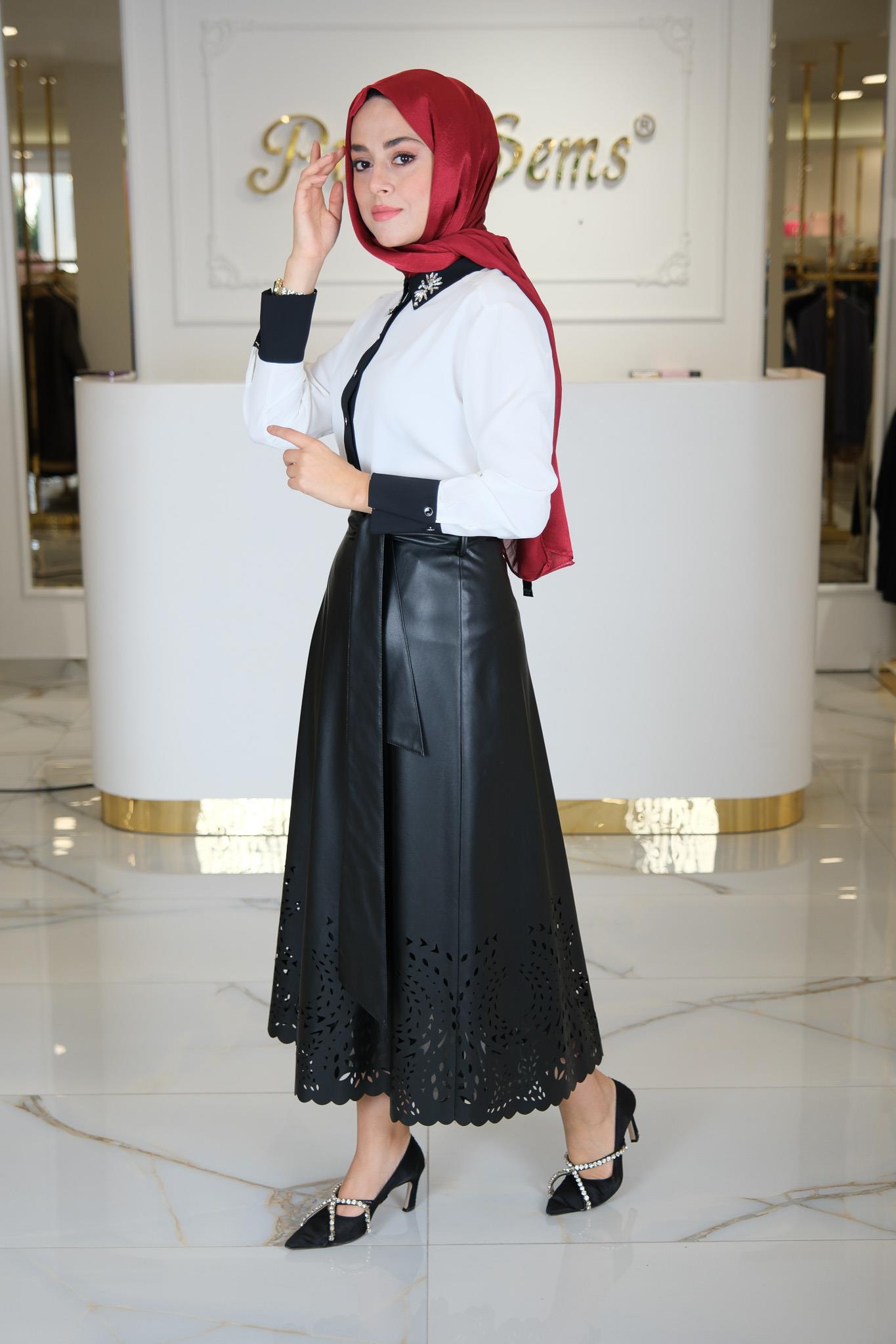 YAKASI TAŞ İŞLEMELİ ENKÜRÜSTELİ GÖMLEK