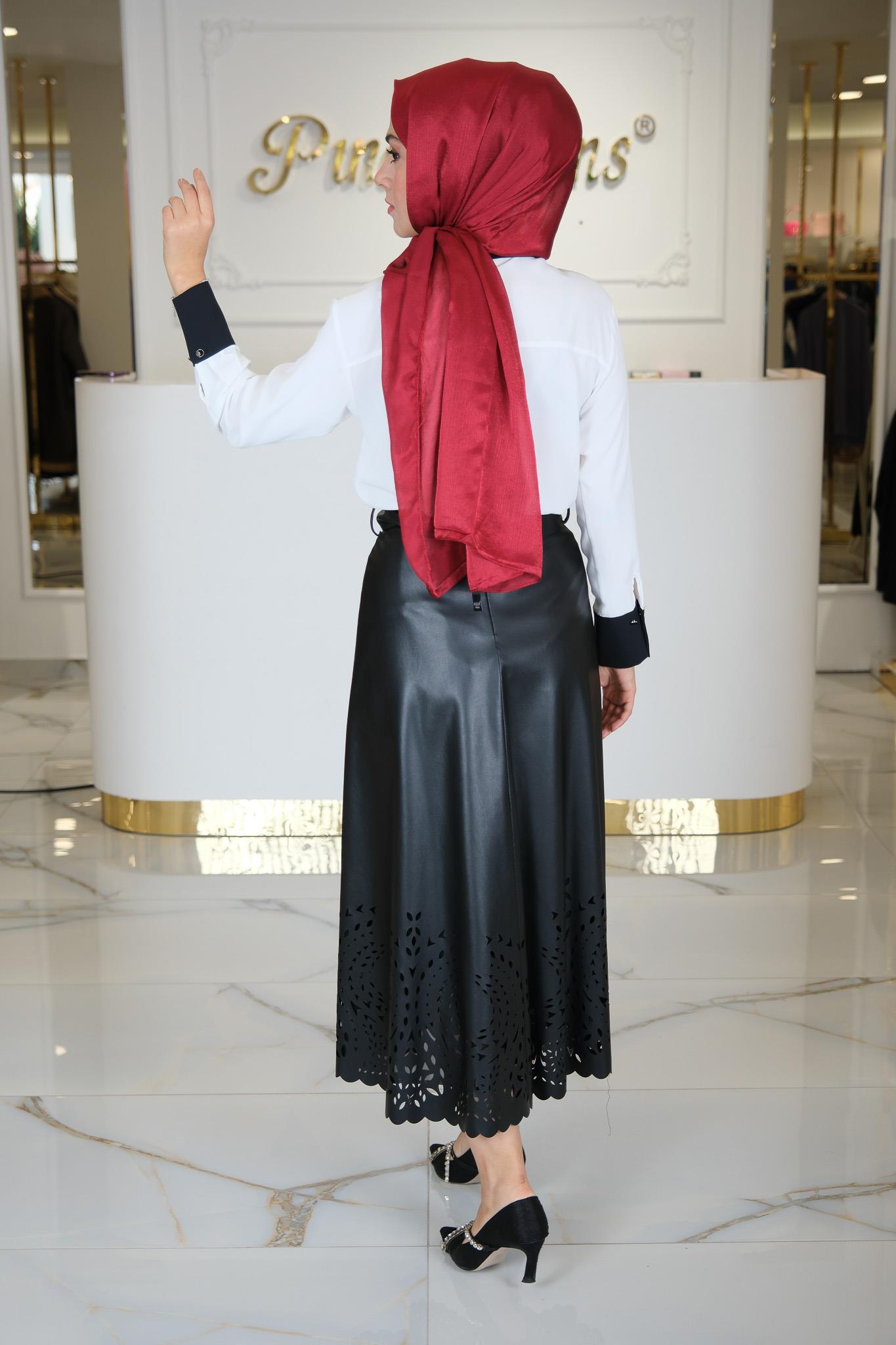 YAKASI TAŞ İŞLEMELİ ENKÜRÜSTELİ GÖMLEK