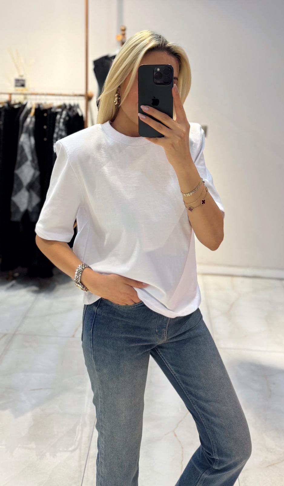 BEYAZ VATKALI BASİC T-SHİRT