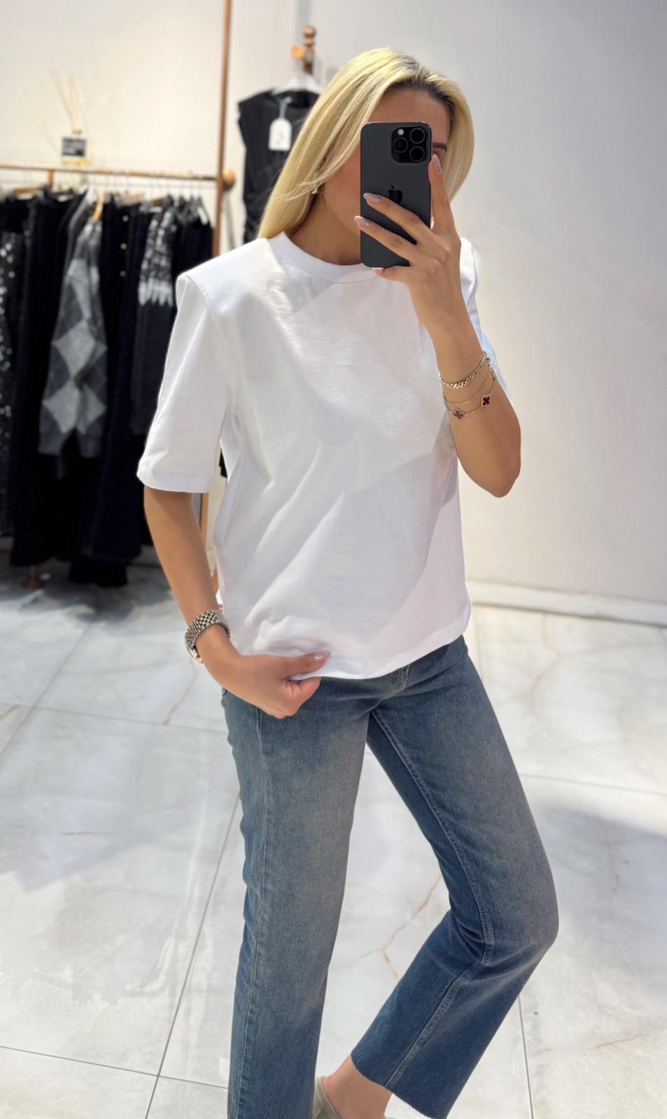 BEYAZ VATKALI BASİC T-SHİRT