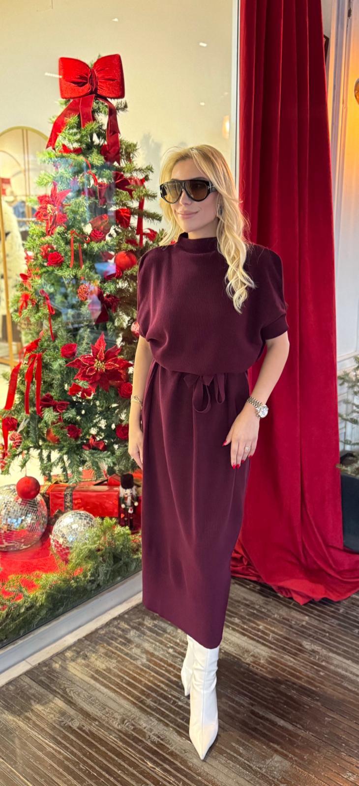 BORDO KUŞAKLI TRİKO MİDİ ELBİSE