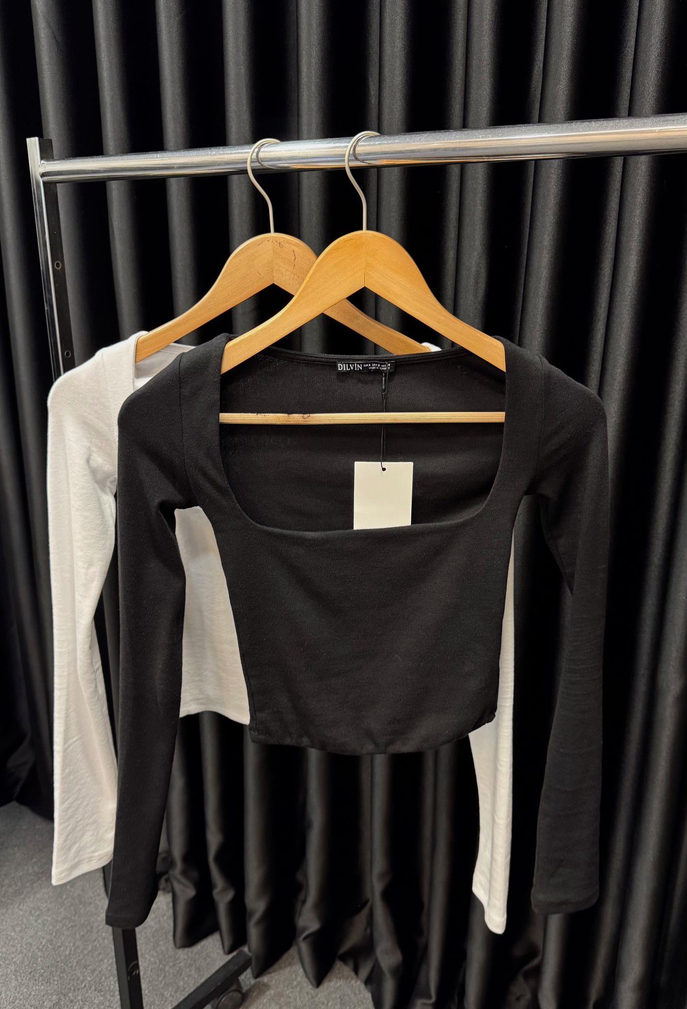 DİLVİN KARE YAKA BASİC BLUZ SİYAH