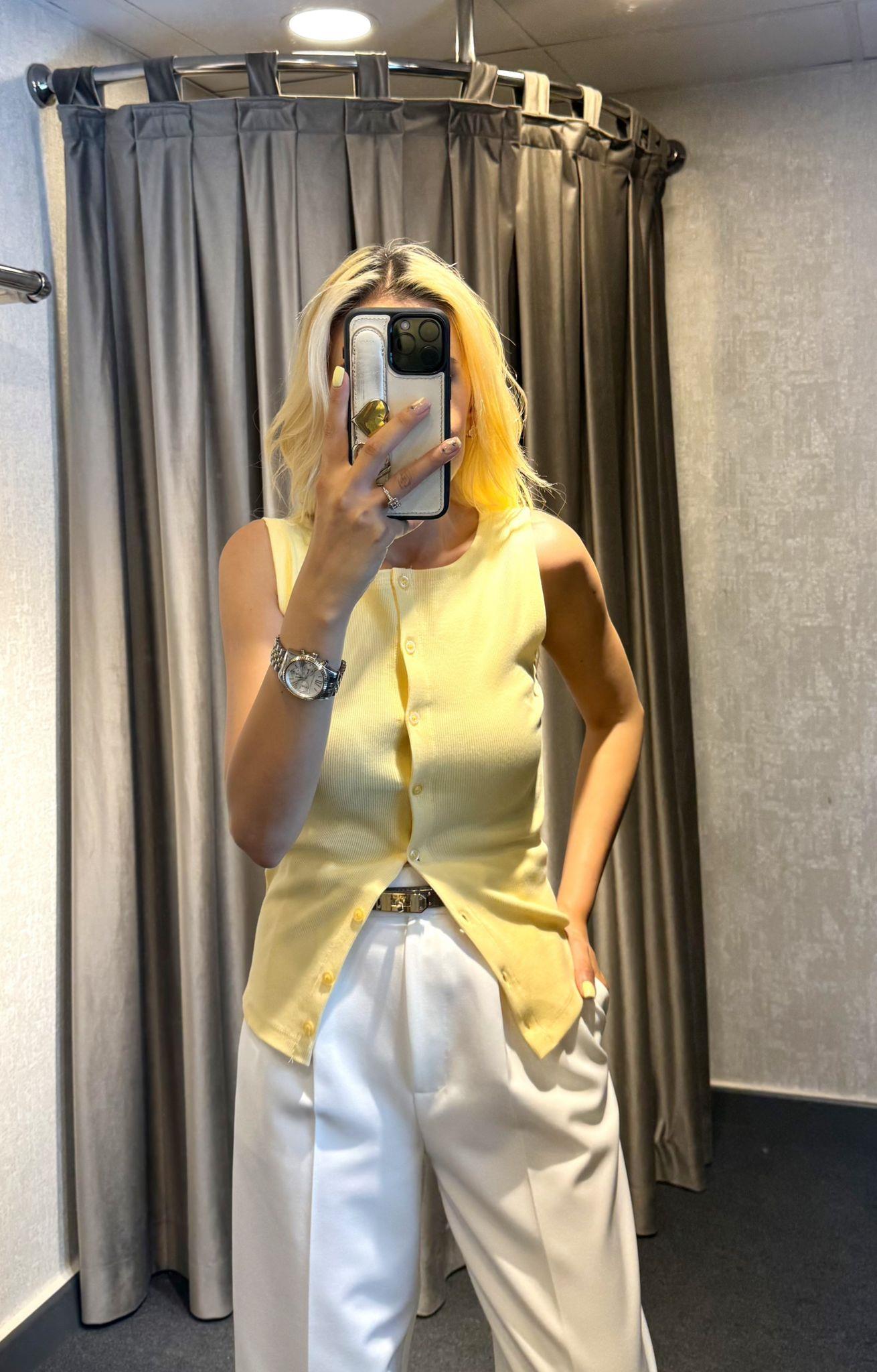 DÜĞMELİ ÖRME YELEK AÇIK SARI