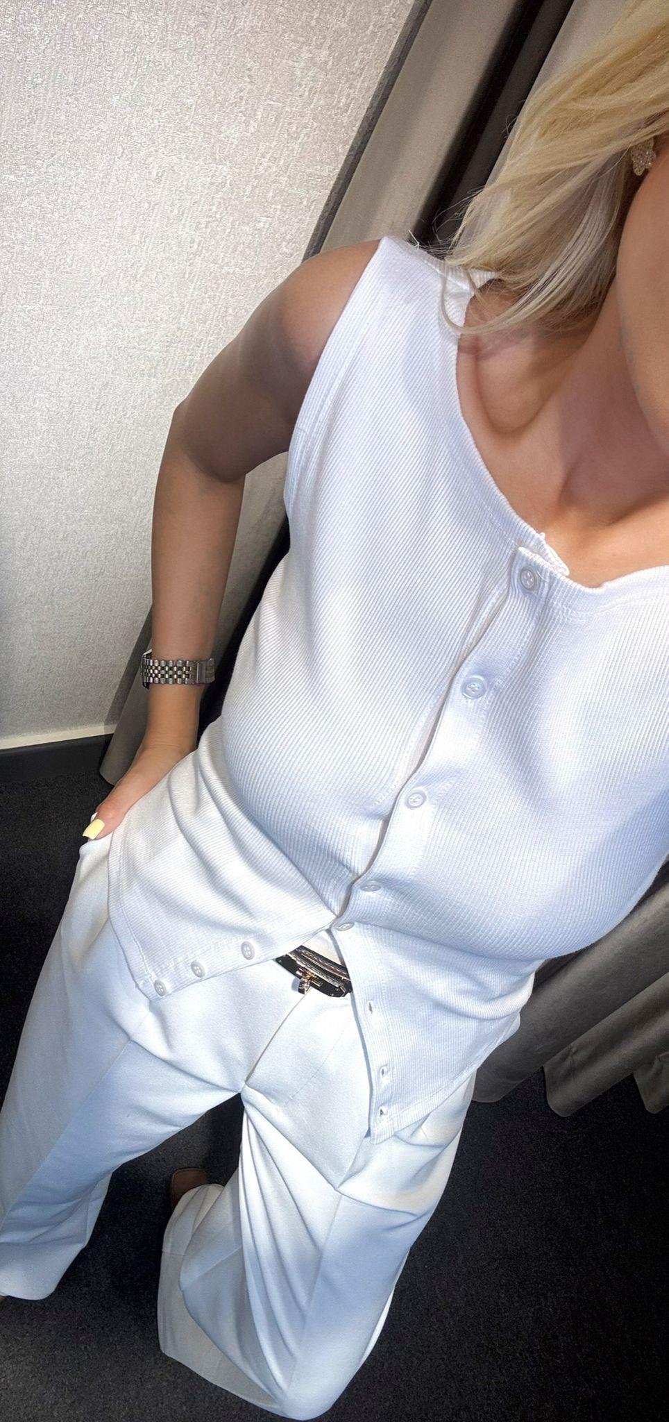 DÜĞMELİ ÖRME YELEK BEYAZ