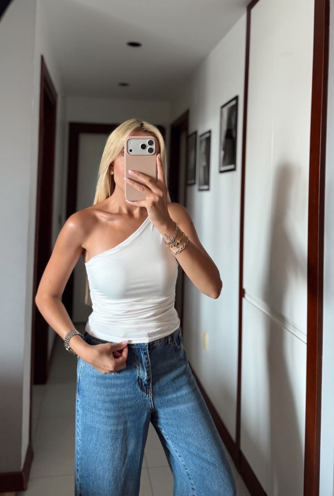 EKRU TEK KOL DRAPELİ BLUZ