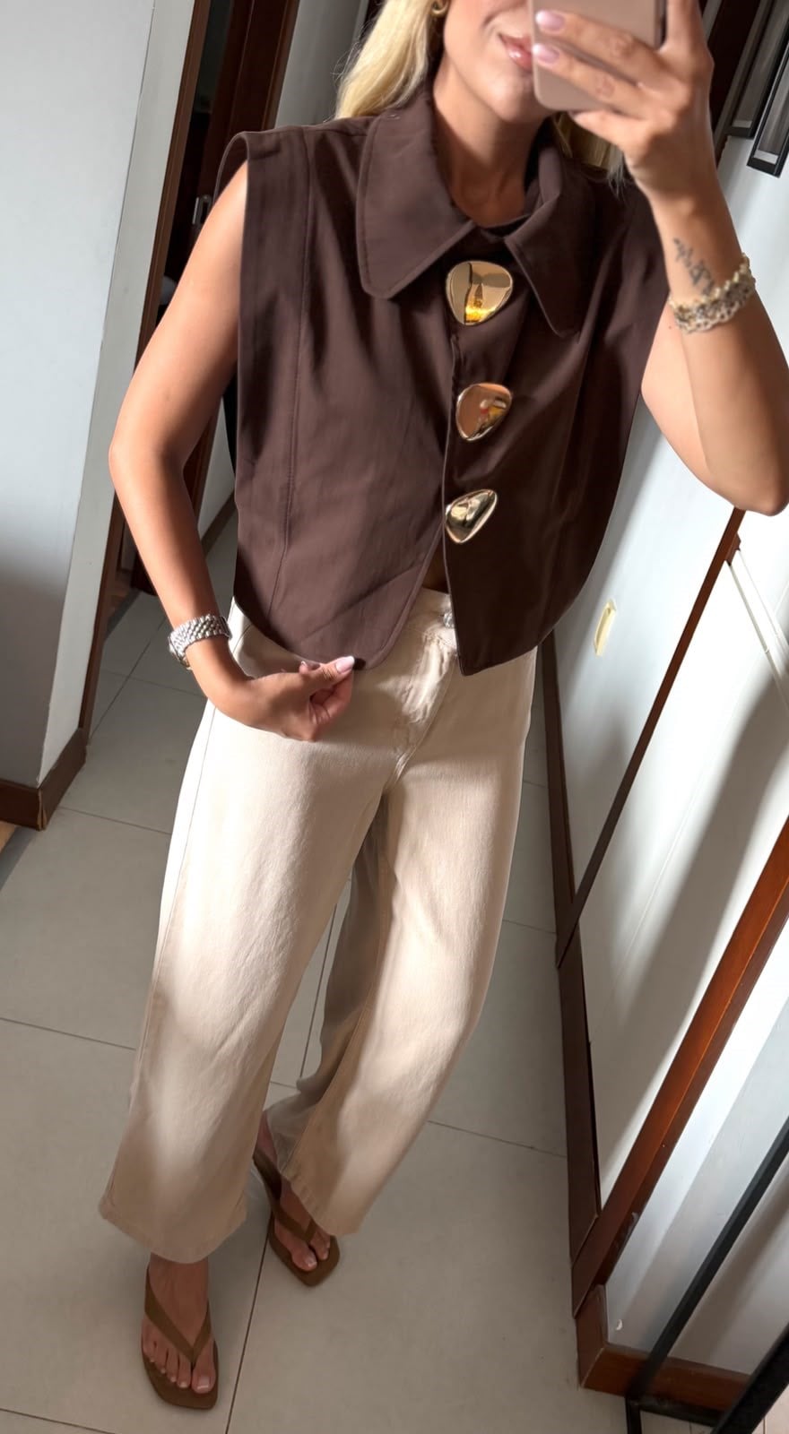 KAHVE BÜYÜK GOLD DÜĞMELİ KOLSUZ YELEK