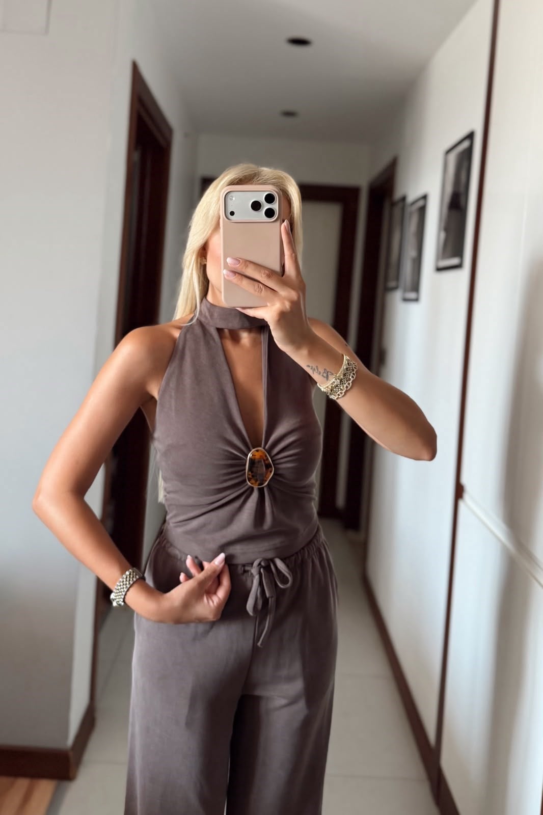 KAHVE GOLD BROŞLU BLUZ PANTOLON TAKIM