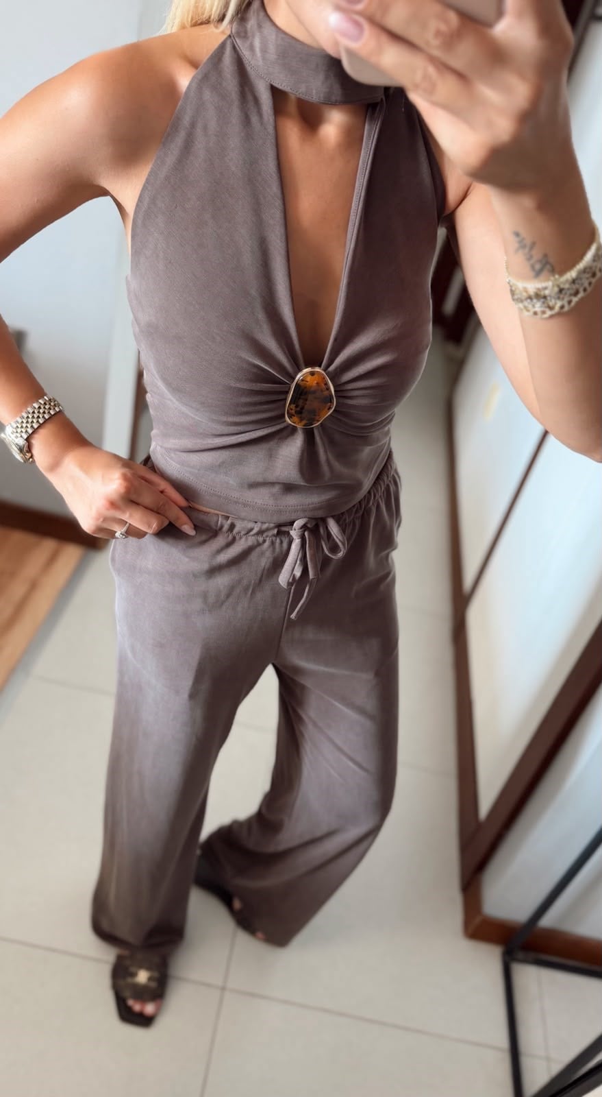 KAHVE GOLD BROŞLU BLUZ PANTOLON TAKIM