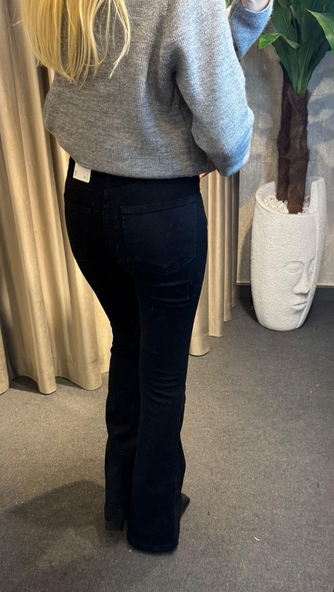 MARKA MODEL DÜĞMELİ İSPANYOL PAÇA JEAN SİYAH