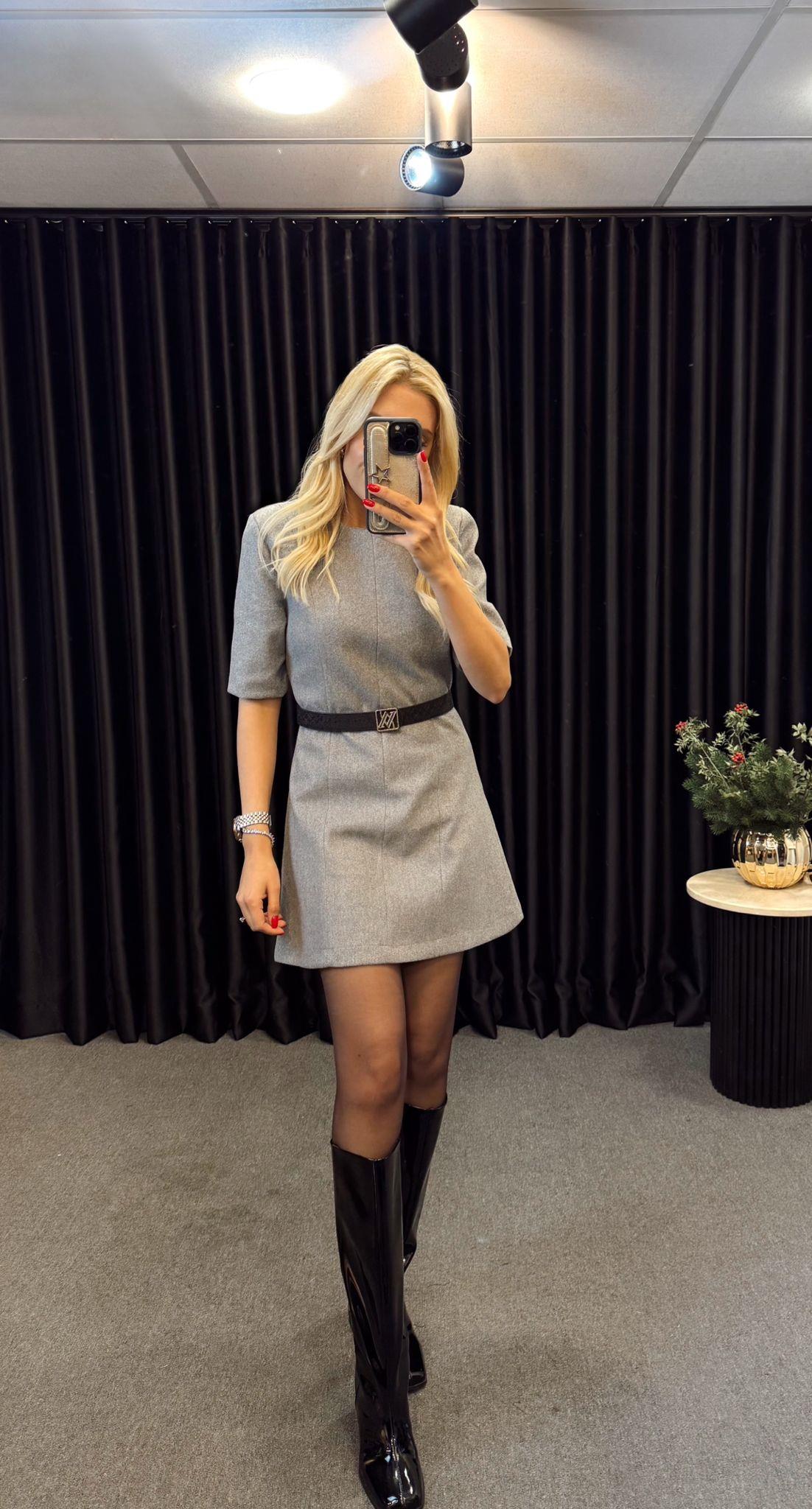 MARKA MODEL KISA KOL KAŞE MİNİ ELBİSE GRİ