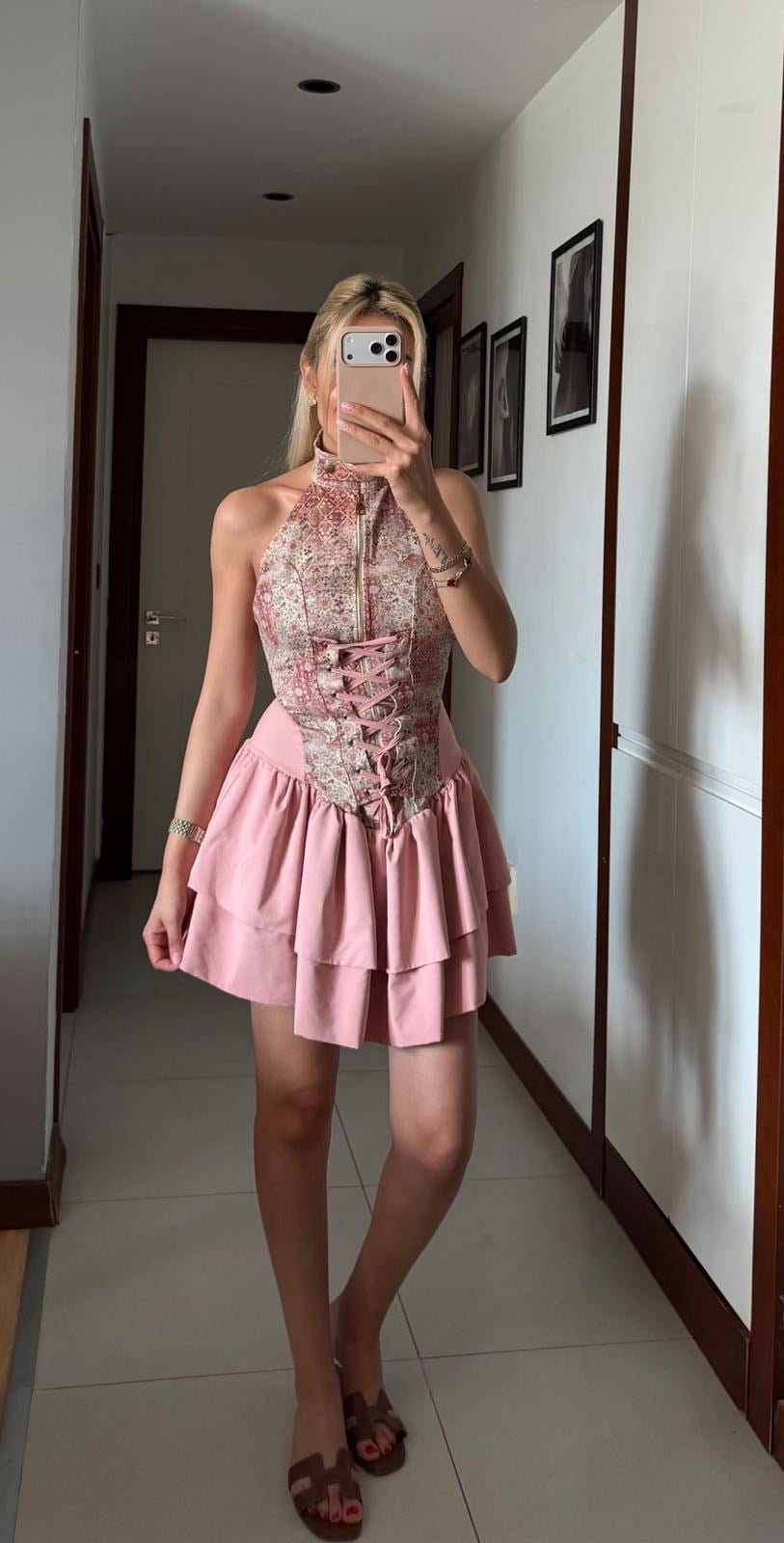 PEMBE KORSE DETAYLI ELBİSE