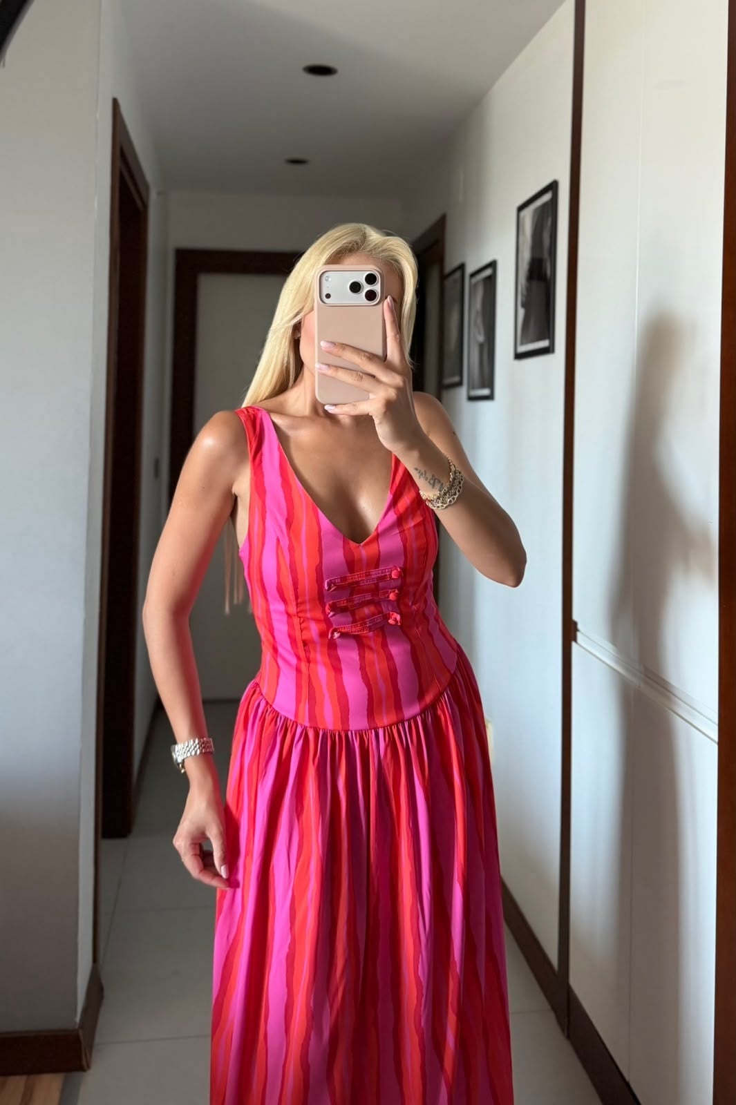 PEMBE SÜSLÜ DÜĞMELİ ÇİZGİLİ ELBİSE