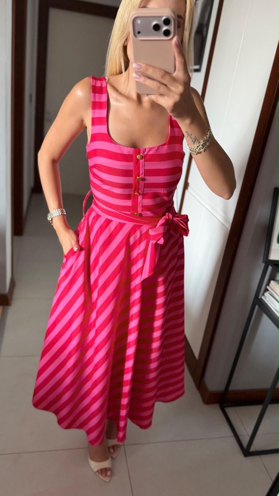 PEMBE ZR MODEL ÇİZGİLİ GOLD DÜĞMELİ KUŞAKLI ELBİSE