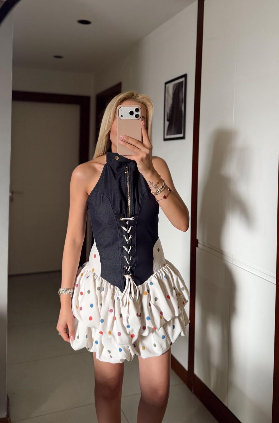 RENKLİ KORSE DETAYLI KAT KAT ETEKLİ ELBİSE
